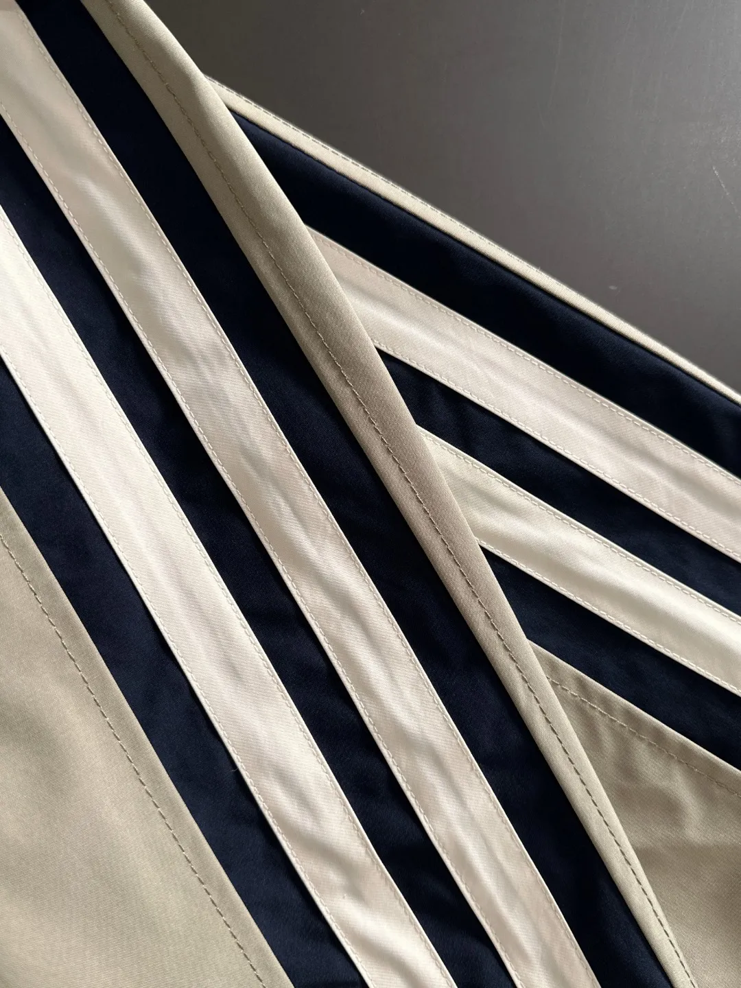 Next day shipping P720 MONCLER/Balenciaga high quality 2025 autumn and winter new casual heavy industry suit exclusively developed by yb! High quality production! The top version of the trading company channel order, external orders for imported custom fabrics, high breathability and comfort, impeccable details, absolutely worth buying! This type of suit is also a must-have for lazy people. You don’t have to think about how to match it, you can just get it in one set! Brand element design concept, delicate and soft feel! It presents a casual cut and the upper body shape is great! On sale simultaneously on the official website! From a high-end men's positioning brand, the low-key luxury taste is irresistible! Exquisite workmanship and impeccable quality! The overall style is simple, fashionable and timeless, fully meeting the requirements of stylish and tasteful dressing! Size: M to 5XL (or state your height and weight when placing an order)