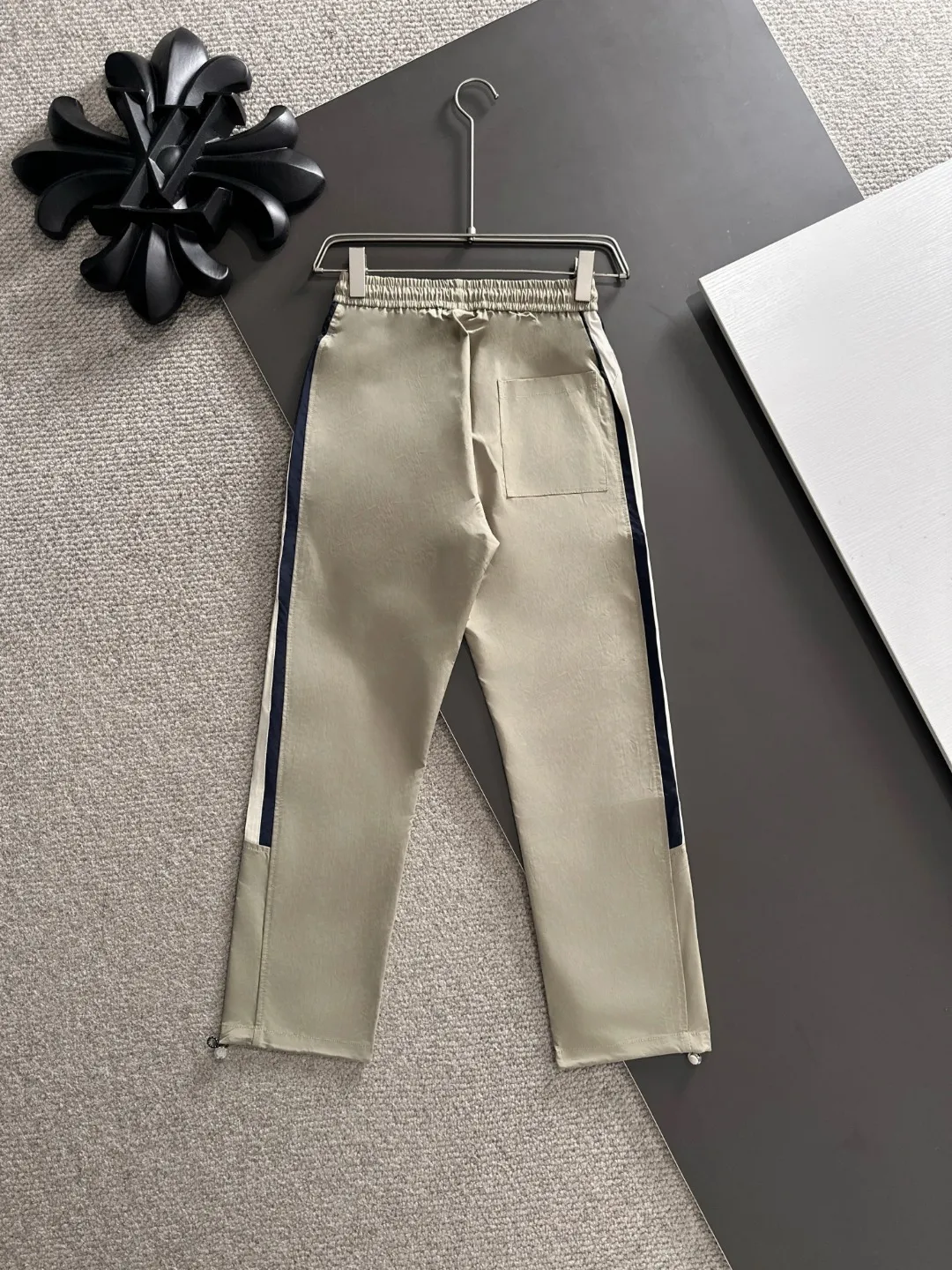 Next day shipping P720 MONCLER/Balenciaga high quality 2025 autumn and winter new casual heavy industry suit exclusively developed by yb! High quality production! The top version of the trading company channel order, external orders for imported custom fabrics, high breathability and comfort, impeccable details, absolutely worth buying! This type of suit is also a must-have for lazy people. You don’t have to think about how to match it, you can just get it in one set! Brand element design concept, delicate and soft feel! It presents a casual cut and the upper body shape is great! On sale simultaneously on the official website! From a high-end men's positioning brand, the low-key luxury taste is irresistible! Exquisite workmanship and impeccable quality! The overall style is simple, fashionable and timeless, fully meeting the requirements of stylish and tasteful dressing! Size: M to 5XL (or state your height and weight when placing an order)