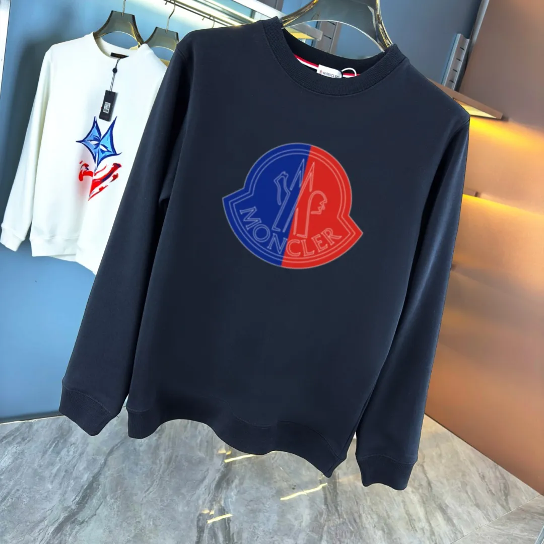 P210 High-version sweatshirt) [Long-term stock] 〖𝐌𝐎𝐍𝐂𝐋𝐄𝐑~Mask〗 Made of 440g heavy-weight fabric. It is different from the market currency. It can be matched with any variety and is properly handsome. 😎The whole dress is made of double waistcoats. The double waistcoats make the whole dress more three-dimensional. Not ordinary factories can do such fine work. 2025 Spring runway version of the T stage, on sale at the counter, round neck terry sweatshirt, high-end double-strand pure cotton, custom-made stretch ribs, dyed in the same vat, complete with three standards, matched with exquisite embroidered LOGO on the chest, simple and advanced, same style for men and women. Color: black, apricot, white, size: S M L XL 2XL