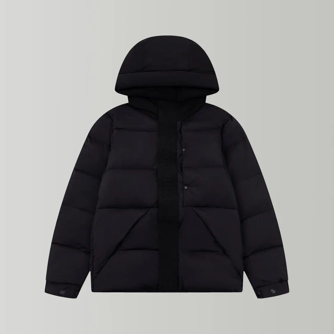 P820 ​​top version of Moncler's black warrior, popular winter down jacket, short down jacket, embossed access control down jacket, bread coat, the official website is out of stock, and the embossed placket clearly distinguishes the currency. The moncle madeira series, everyone calls it the black warrior! The 500g cashmere + Moncler Madeira short down jacket, with matte and sharp colors and tailoring, creates a smart posture. Wearing the main line of the autumn and winter mask series, return to the hustle and bustle of the city. One of the main series of autumn and winter, it is destined to be popular all over the Internet! The high-collar design of bread coats can be worn by both men and women! Mengkou's main series this year is filled with 90% white goose down, which is warm, comfortable and not bulky. The bread coat pattern is formed by large squares. Each square is evenly distributed, firmly locking the down, and warming your body! The interior adopts the new design of the black label main mark, which does not lose its personality and is low-key! The placket highlights the brand and has a certain sense of beauty and layering! The original customized fabric has a high density and a certain color, and the feel is definitely consistent with the original!!! The contrasting color fabric inside is dyed first, and after repeated testing, there will never be a single velvet out! The clean cut makes the upper body not bloated at all! It allows you to spend the cold winter gently! There is no gorgeous decoration or special design, it is just simple. But it will make you feel excited!! Simple and practical outerwear, showing the agility and visual vitality of contemporary trends, while reinterpreting Moncler's iconic classic styles, it promotes a more youthful and uninhibited cool play attitude! Color: black, gray and white