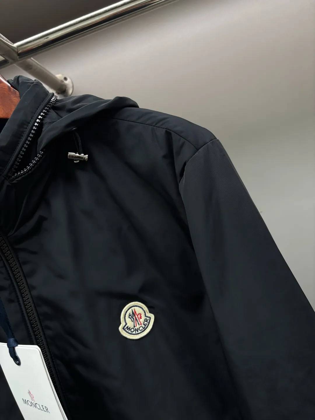 P640 Moncler New style thin cotton jacket with letters Original fabric Original accessories Official same style Made of imported polyester fabric, custom-made dyed in the same vat. Very comfortable and smooth to the touch Very wide and stylish. Will not deform after long-term wear. Produced by a first-line brand factory. The label is full and textured. The latest style for autumn and winter. Fashionable and personalized. Super versatile and good-looking. Very suitable for both men and women. A must-have for everyone. Color: Black Royal Blue Size: M-3XL