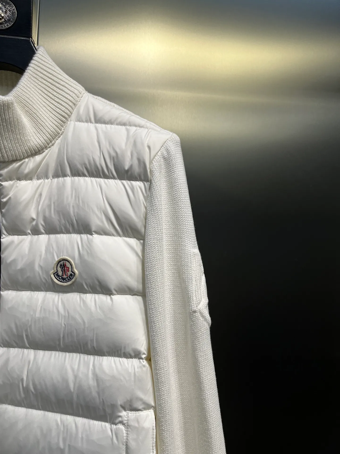 P700 Moncler 🌟 Down knitted Moncler SS23 solid color logo patch stitching quilted down jacket, color: black and white, size: 12345