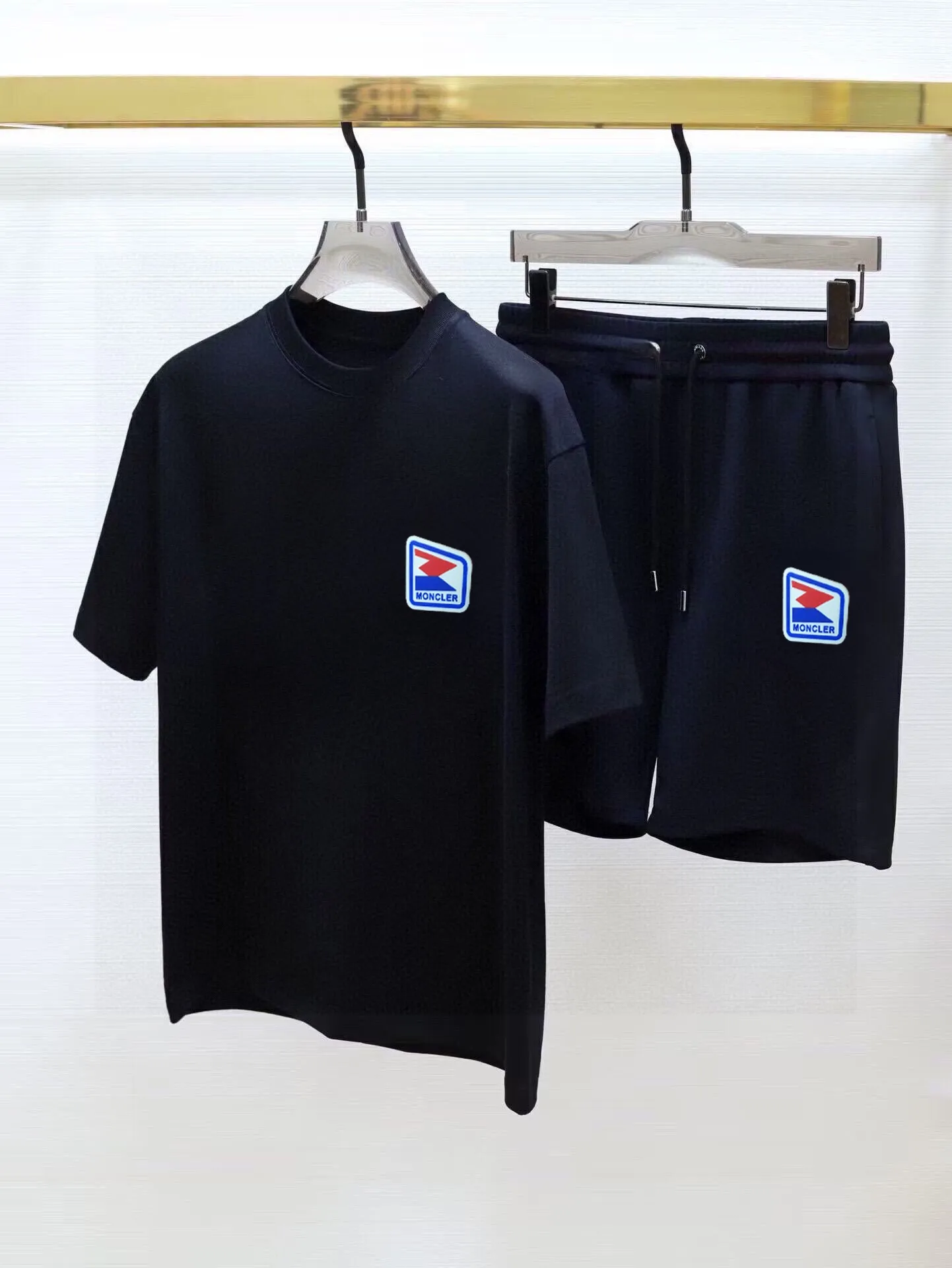 P290 💰 Brand [MONCLER] 2025 new men’s short-sleeved shorts suit! Synchronous sales on the official website! High-end version on the market! It feels delicate and soft! Make you more comfortable to wear! The draped silhouette is awesome! Size: M-5XL (please state your height and weight when placing an order)