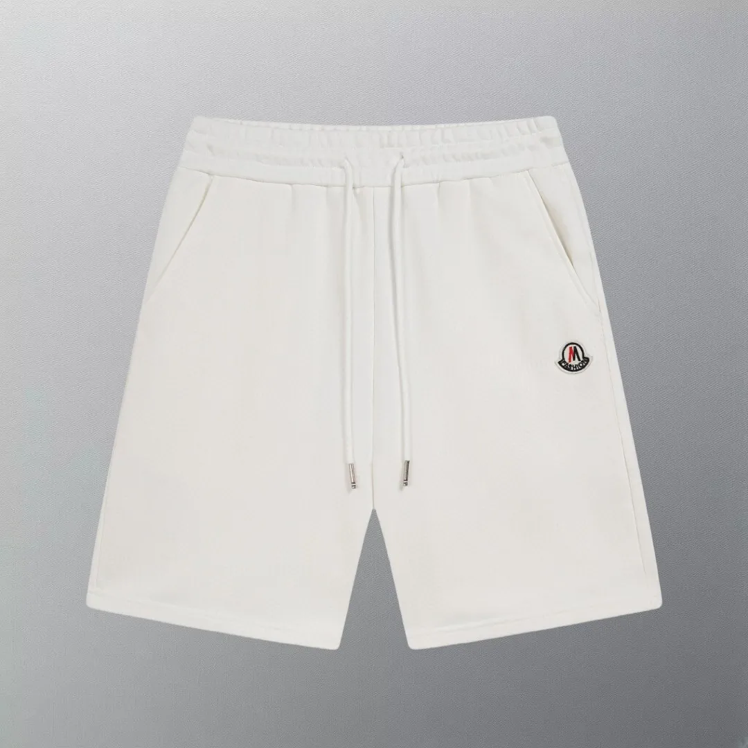 P180 high version of the MONCLER classic small label shorts. Made of 360g pure cotton custom fabric, embroidered logo, custom hardware zipper, compact and three-dimensional shape, straight stripe splicing, custom trouser cord hardware with strong texture and smoothness, comfortable and breathable upper body, concave and convex three-dimensional sense, fashionable and casual wear. Color: Black White Size: XS-L