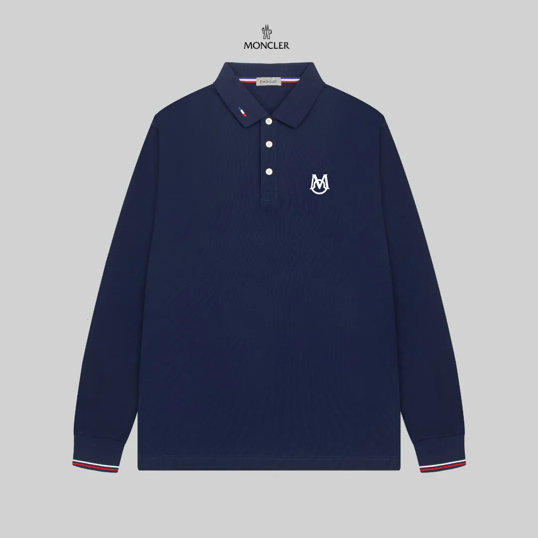 P210 Moncler official website lapel long-sleeved Polo shirt.  A simple yet refined T-shirt. The best item to create a modern and elegant look. Excellent channel product! Customer-supplied Piquet porous fiber pique cotton fabric, which can be called a "breathing fabric."  The unparalleled texture is inseparable from the exquisite materials used in craft tailoring. The craft knitted quilted design makes the hand feel extremely smooth and delicate without any roughness. The original logo design is more luxurious and noble. The upper body is comfortable and classy. The hand feels very smooth and soft. It can be easily controlled regardless of business, fashion or leisure. The age span is very large, which conforms to the trendy and practical dressing customs. It is the first choice for senior urban fashion people.  Black/white/Tibetan orchid Size: M~3XL