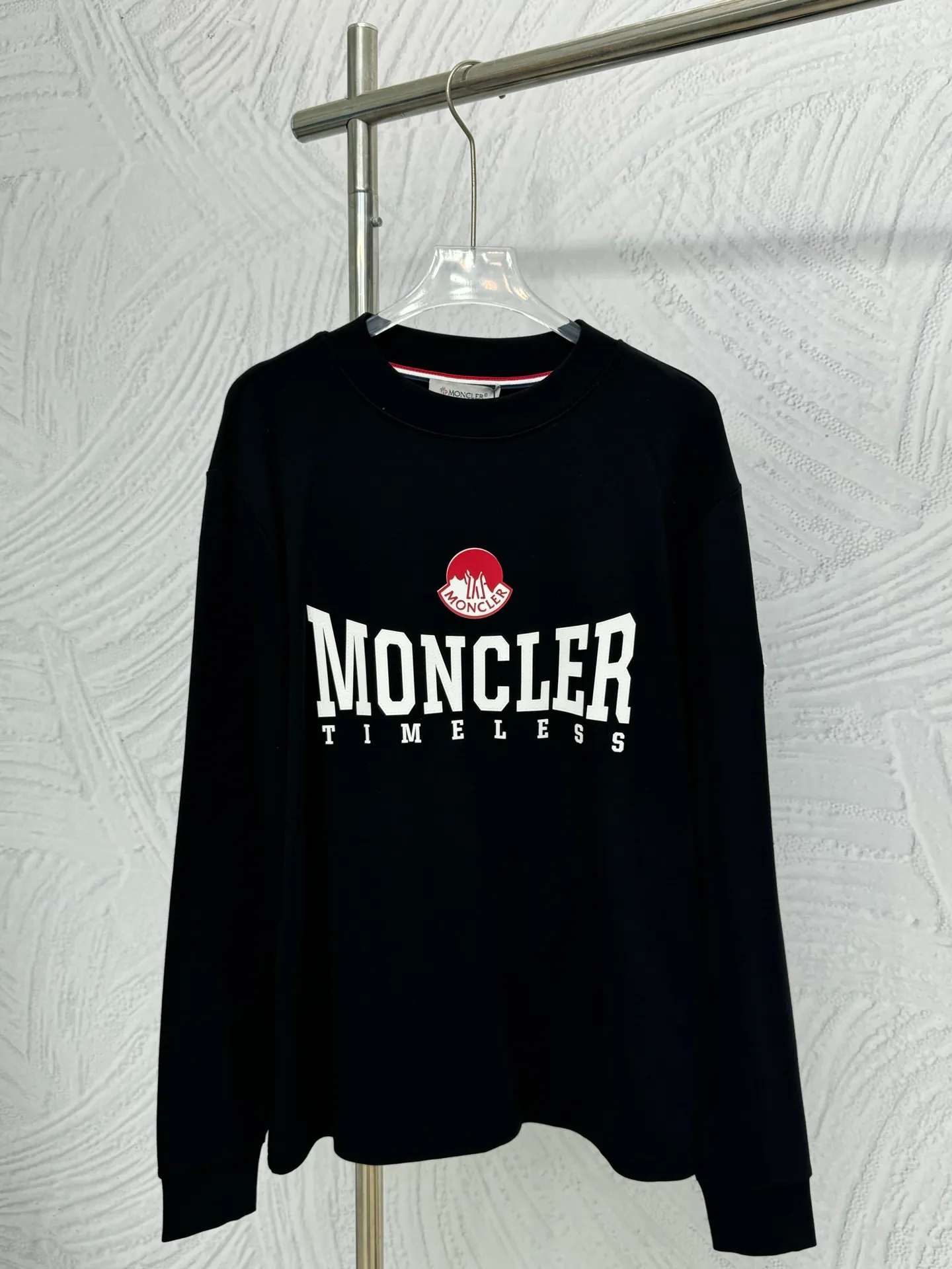 P310 Moncler high-neck plus velvet long-sleeved bottoming shirt for mouth. Soft fabric. Made of imported high-density double-sided stretch cotton fabric. Same style for men and women. Full details. Original pattern. Size: S M L XL 2XL. Color: black white.