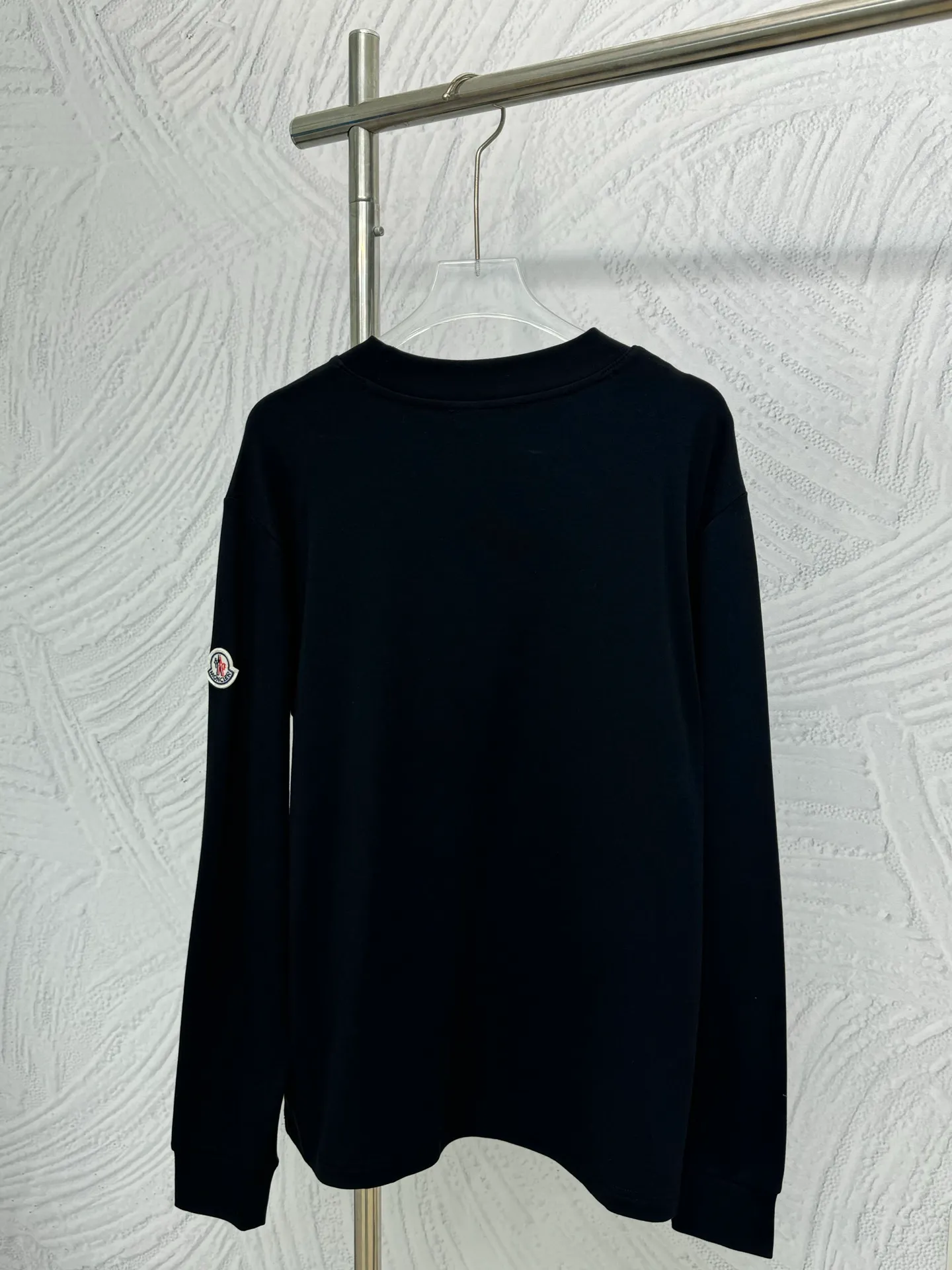 P310 Moncler high-neck plus velvet long-sleeved bottoming shirt for mouth. Soft fabric. Made of imported high-density double-sided stretch cotton fabric. Same style for men and women. Full details. Original pattern. Size: S M L XL 2XL. Color: black white.