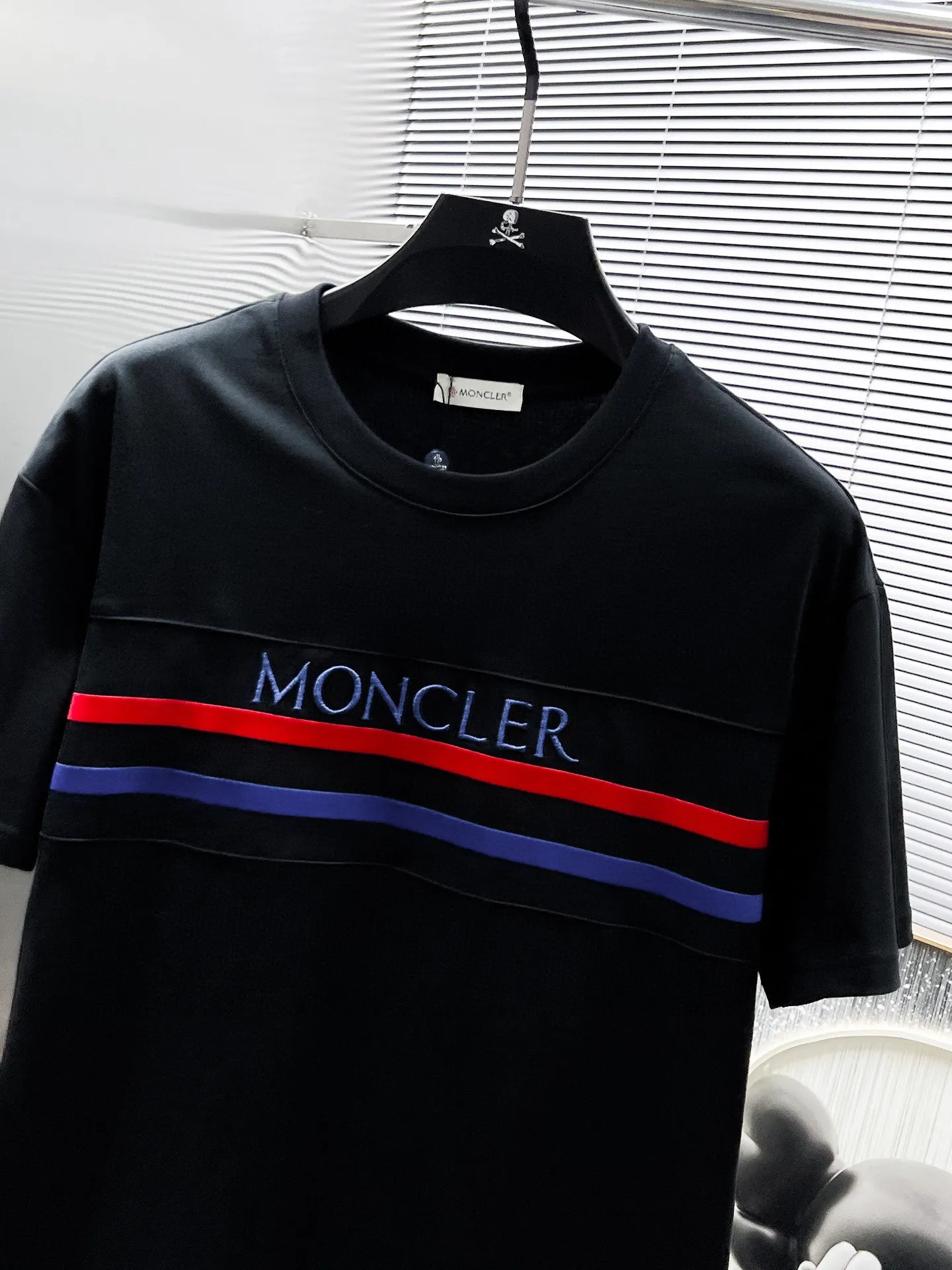 P560 Brand [MONCLER Mouth Covered] 2025 round neck short-sleeved shorts suit. The pure cotton fabric upper body will not be stuffy, the smooth and comfortable skin-friendly effect is more breathable, the fabric has its own texture, classic logo technology, a new interpretation from a unique angle, the first choice for fashion and versatility! Size: M-3XL (maximum wear: 190 pounds)