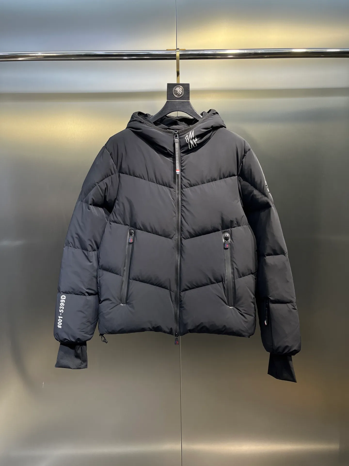 P1080 𝑴𝒐𝒏𝒄𝒍𝒆𝒓 / Grenoble Arcesaz Hooded Comfortable Zipper Closure Loose Long Sleeve Down Jacket / Men's Size: 1 2 3 4 5 Product Color: Black Light Brown