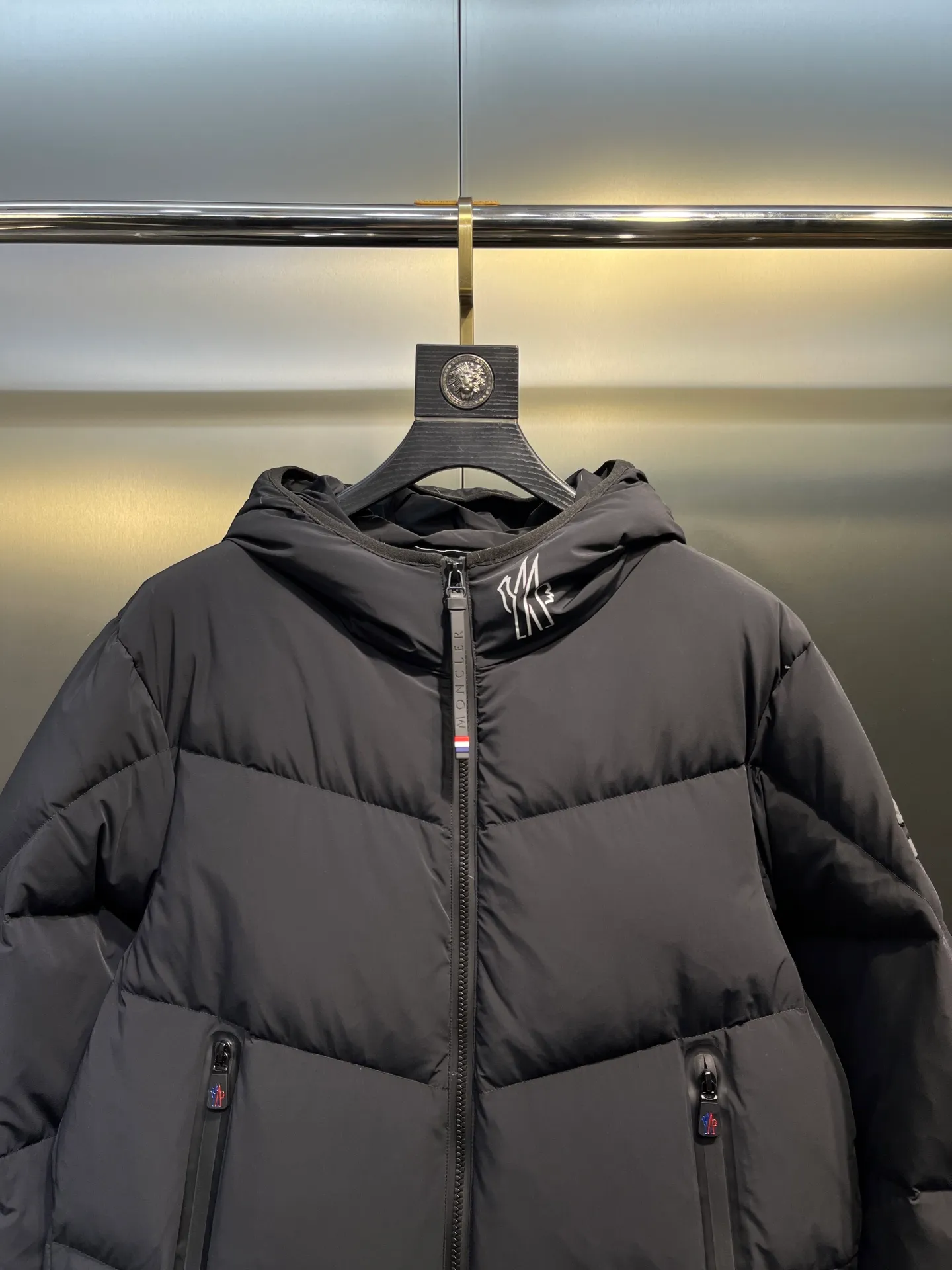 P1080 𝑴𝒐𝒏𝒄𝒍𝒆𝒓 / Grenoble Arcesaz Hooded Comfortable Zipper Closure Loose Long Sleeve Down Jacket / Men's Size: 1 2 3 4 5 Product Color: Black Light Brown