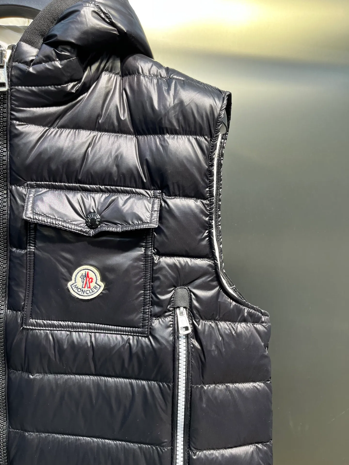 P700 Moncler🌟 2023 new autumn and winter Moncler black glossy thin hooded down vest 901 Color: Black Navy Size: 1 2 3 4 5