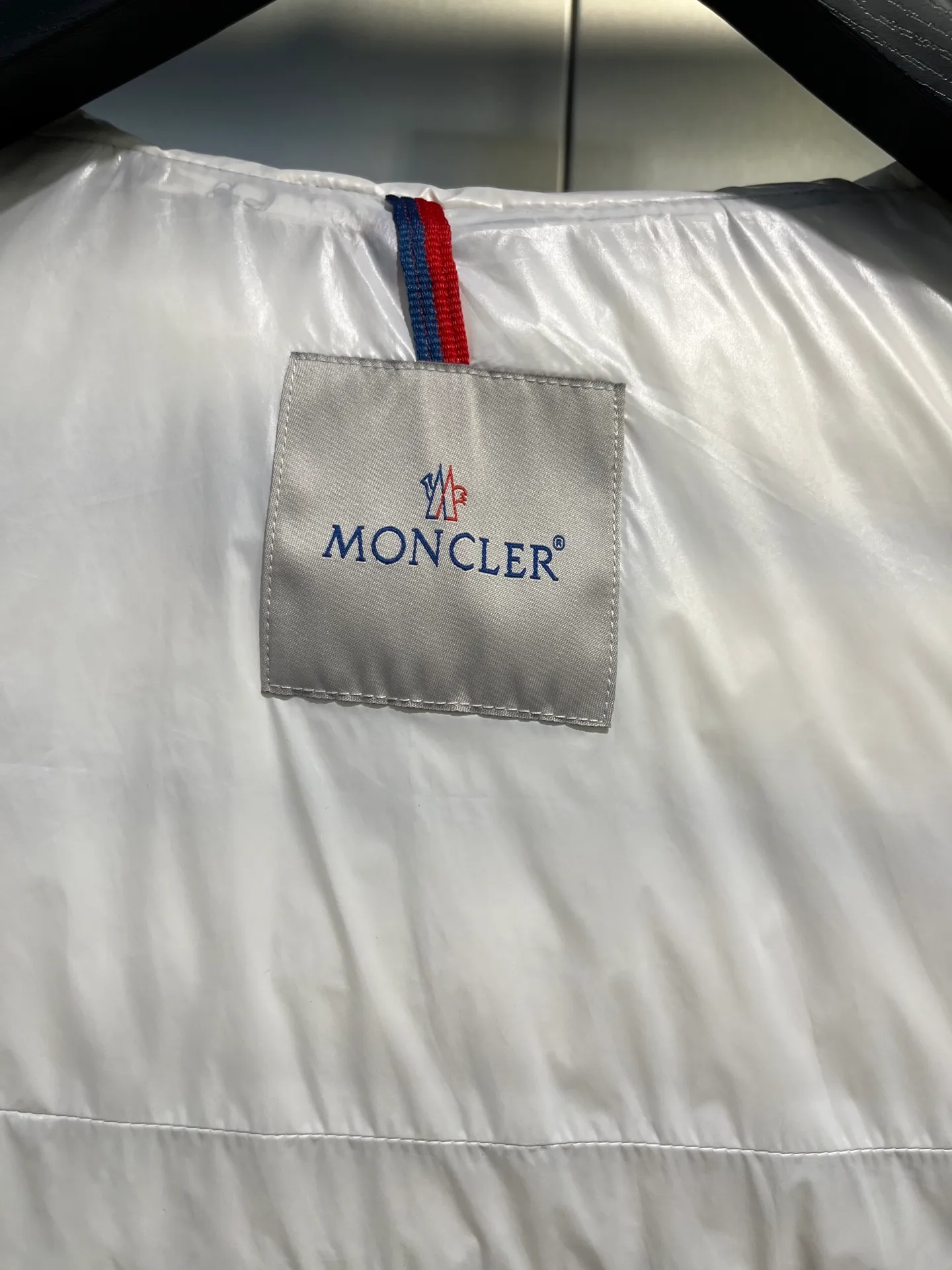 P700 Moncler🌟 2023 new autumn and winter Moncler black glossy thin hooded down vest 901 Color: Black Navy Size: 1 2 3 4 5