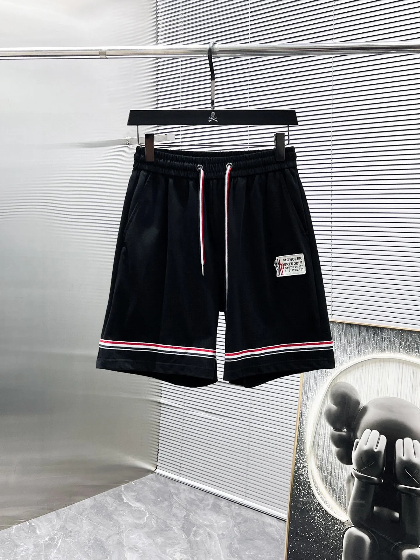 P570 Brand [MONCLER Mouth Covered] 2025 round neck short-sleeved shorts suit. The pure cotton fabric upper body will not be stuffy, the smooth and comfortable skin-friendly effect is more breathable, the fabric has its own texture, classic logo technology, a new interpretation from a unique angle, fashionable and versatile choice! Size: M-3XL (maximum wear: 190 pounds)