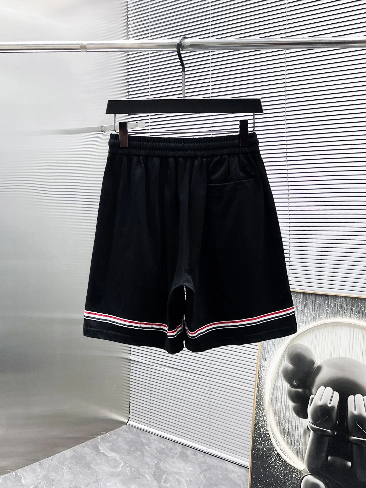 P570 Brand [MONCLER Mouth Covered] 2025 round neck short-sleeved shorts suit. The pure cotton fabric upper body will not be stuffy, the smooth and comfortable skin-friendly effect is more breathable, the fabric has its own texture, classic logo technology, a new interpretation from a unique angle, fashionable and versatile choice! Size: M-3XL (maximum wear: 190 pounds)