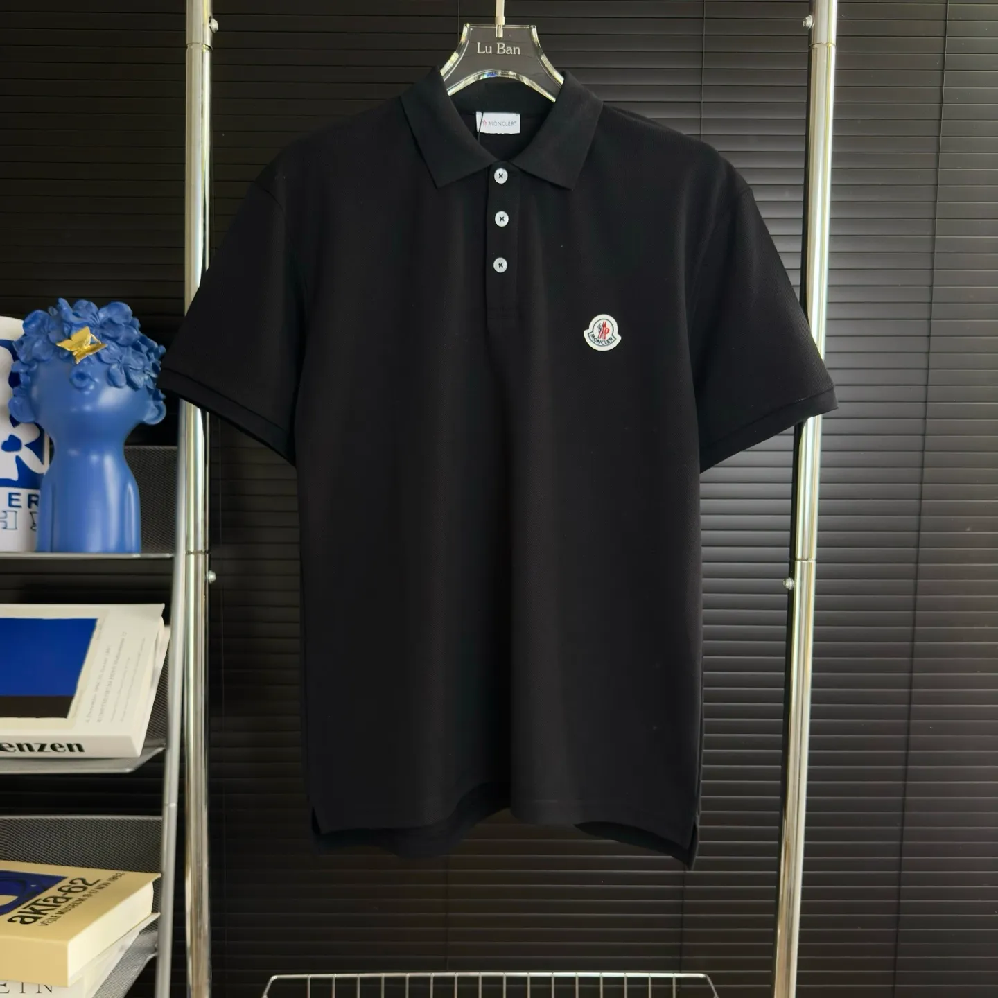 P190 A143 (Long-term replenishment, next day arrival) MONCLER 2025 new model, light luxury, customized small letter logo, casual polo shirt short sleeves · Original fabric · High version · High quality contrast-dyed fabric, round neck vertical version, full set of accessories, autumn pearl pique fabric, original hardware accessories, original factory label, carefully designed, original custom details restored, rib knitted striped collar.  Complete three standards, non-market ordinary version, free to compare, absolute quality guaranteed, full set of Sydney paper packaging, color: black, white, size: S~XXL