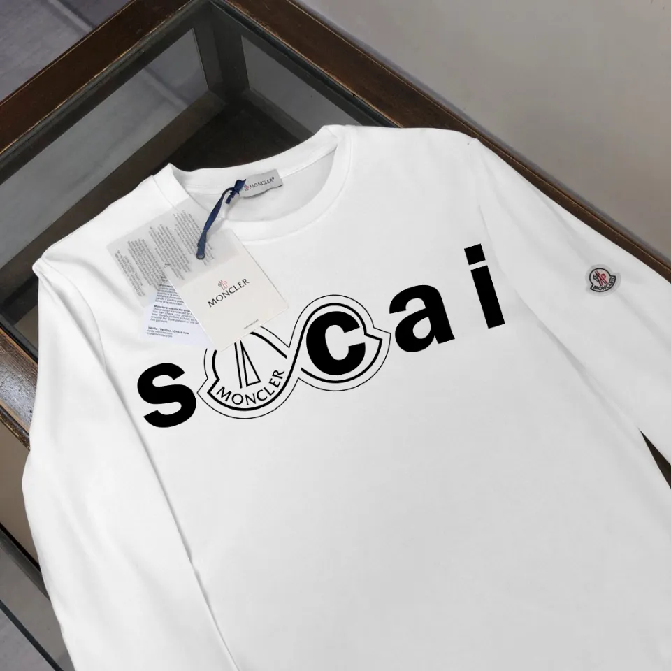P180, a non-off-the-shelf model, you can trust it. Moncler printed long-sleeved T-shirt, 240g breathable cotton fabric, very soft and comfortable texture, does not shrink, does not deform, does not ball), can be worn alone as a base layer. Original customized accessories, collar label, care mark, hangtag, packaging (perfect details) Color: White Black Size: XS S M L