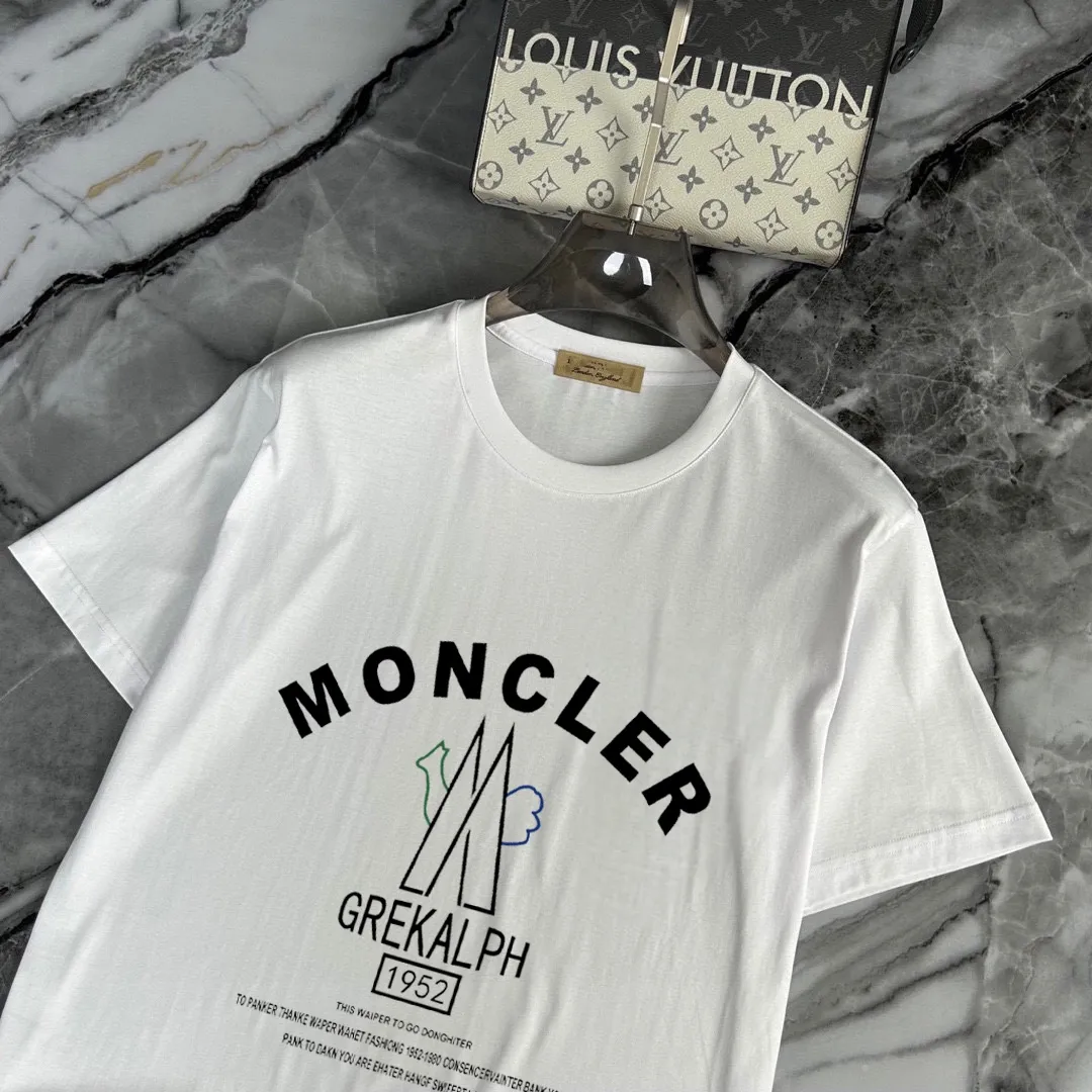P330 [MONCLER] (Fat Man's Gospel) The same style as the 2025 official website. World-renowned luxury brand. Summer men's (double mercerized) high-quality 🐂 suit. It is made of imported original fabrics. It is a trendy style of the season and a versatile hit. Simple and elegant, precise workmanship allows you to be at the top of fashion. Size: M-5XL (can be worn up to 220 pounds)
