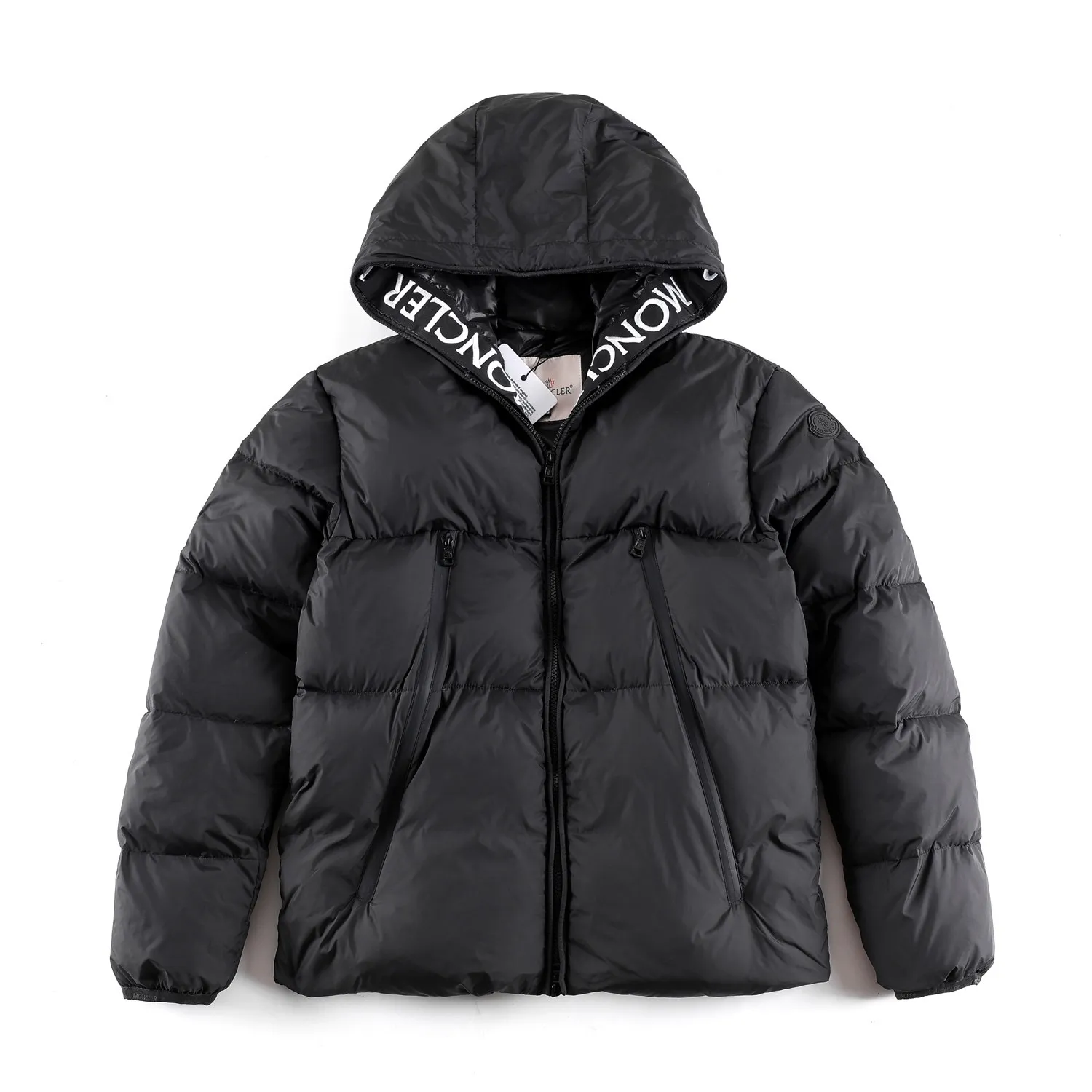 P820 ​​💎Upgraded to higher version quality💎 MonclerTemplon embroidered webbing hooded wind hood, non-detachable, three logos, details, accessories, hardware QR code scan, on sale on the UK official website for 14,500! Not available in China, all prices are increasing for purchasing agents! Authentic European standard 90 down, with an average down filling of 400 grams. The cost of one filled down can make a currency ready-made garment! Made of Italian polyester nylon fabric, it feels extremely smooth, breathable and comfortable without any roughness, and is excellent in windproof, warm and cold-resistant. The texture is thicker and smoother than ordinary nylon materials, adhering to its consistent lightness, anti-spill and anti-drilling. The top-notch stitch-stitching and embroidery technology makes each letter so full and round, and the silky texture cannot be underestimated. The most eye-catching feature of this model is the hidden embroidered letter webbing on the placket. It’s so pretty. There’s an extra-long waterproof zipper on the left and right sides of the chest, and two huge storage pockets, one of which can be put in. Moncler’s design is so user-friendly. I’ve seen actual photos, and there’s not a lot of copywriting. It’s hard work that gives me the confidence to take such high-definition pictures! The washable label is located in the inner bag, and the tag is placed in the pocket to prevent it from being cut during transportation. Size: 1-5 black. Taking inner wear as an example: Size 1 is suitable for 100 to 120 catties. Size 2 is suitable for 120 to 135 catties. Size 3 is suitable for 135 to 150 catties. Size 4 is suitable for 150 to 165 catties. Size 5 is suitable for 165 to 185 catties.
