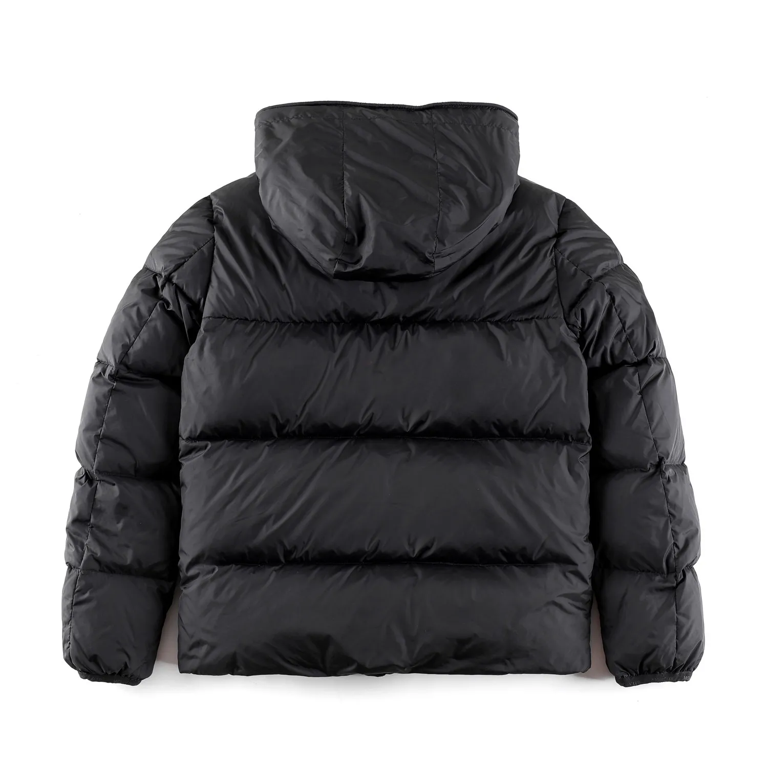 P820 ​​💎Upgraded to higher version quality💎 MonclerTemplon embroidered webbing hooded wind hood, non-detachable, three logos, details, accessories, hardware QR code scan, on sale on the UK official website for 14,500! Not available in China, all prices are increasing for purchasing agents! Authentic European standard 90 down, with an average down filling of 400 grams. The cost of one filled down can make a currency ready-made garment! Made of Italian polyester nylon fabric, it feels extremely smooth, breathable and comfortable without any roughness, and is excellent in windproof, warm and cold-resistant. The texture is thicker and smoother than ordinary nylon materials, adhering to its consistent lightness, anti-spill and anti-drilling. The top-notch stitch-stitching and embroidery technology makes each letter so full and round, and the silky texture cannot be underestimated. The most eye-catching feature of this model is the hidden embroidered letter webbing on the placket. It’s so pretty. There’s an extra-long waterproof zipper on the left and right sides of the chest, and two huge storage pockets, one of which can be put in. Moncler’s design is so user-friendly. I’ve seen actual photos, and there’s not a lot of copywriting. It’s hard work that gives me the confidence to take such high-definition pictures! The washable label is located in the inner bag, and the tag is placed in the pocket to prevent it from being cut during transportation. Size: 1-5 black. Taking inner wear as an example: Size 1 is suitable for 100 to 120 catties. Size 2 is suitable for 120 to 135 catties. Size 3 is suitable for 135 to 150 catties. Size 4 is suitable for 150 to 165 catties. Size 5 is suitable for 165 to 185 catties.