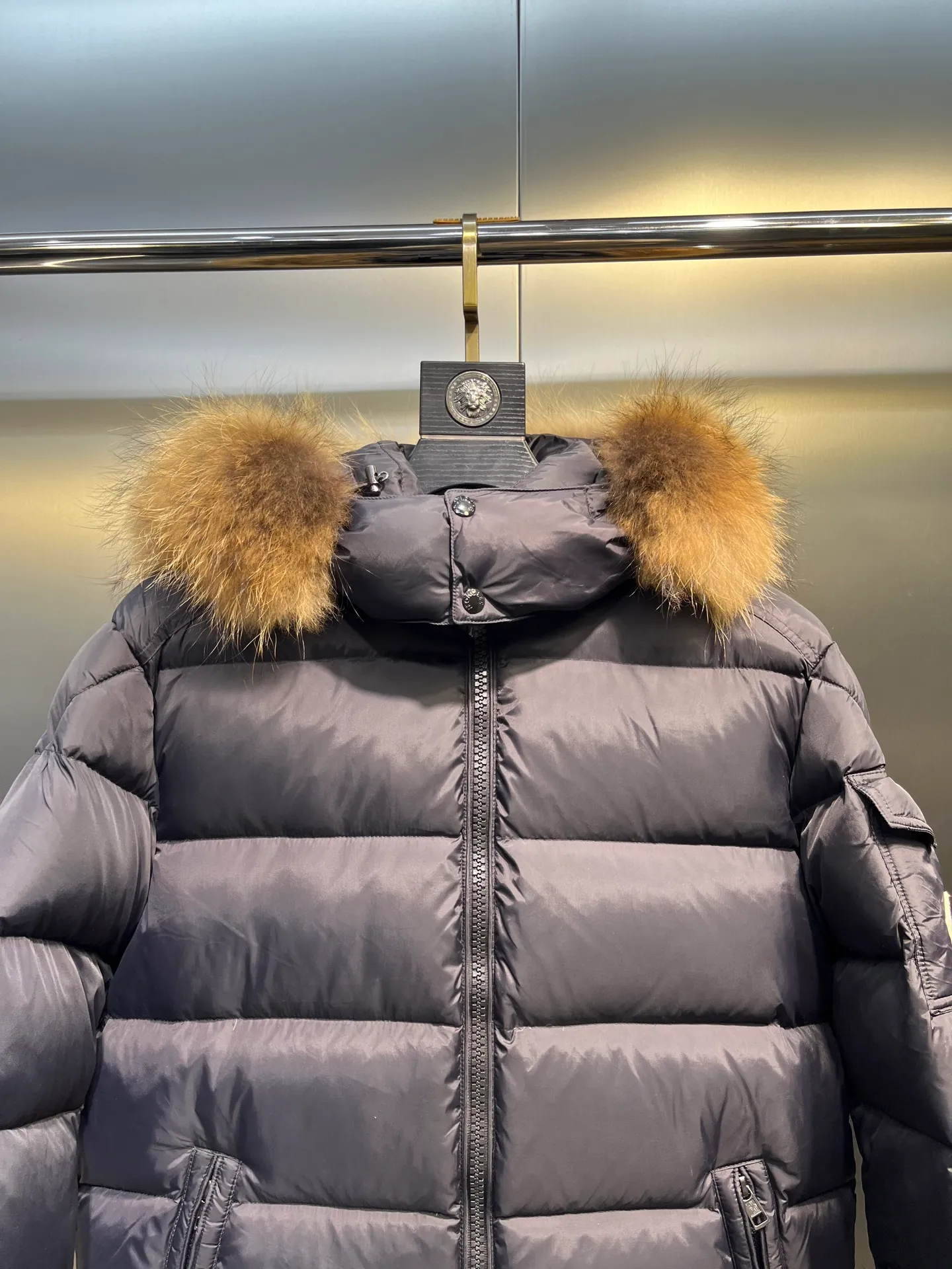 P980 moncler 🌟 Original customized hardware accessories are all imported and original customized. Welcome to compare. Absolutely high quality. Made of top-grade 90 white duck down. Super soft. Full and fluffy. Super heavy-duty. Fabrics with excellent workmanship. Perfect version. Note. Fabric is super comfortable. Exclusive model. Non-market product. Same sizes for men and women.  size: 12345