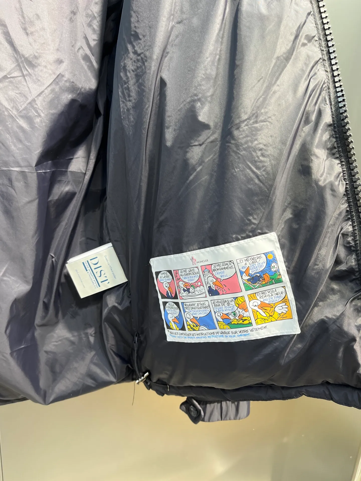 P980 moncler 🌟 Original customized hardware accessories are all imported and original customized. Welcome to compare. Absolutely high quality. Made of top-grade 90 white duck down. Super soft. Full and fluffy. Super heavy-duty. Fabrics with excellent workmanship. Perfect version. Note. Fabric is super comfortable. Exclusive model. Non-market product. Same sizes for men and women.  size: 12345