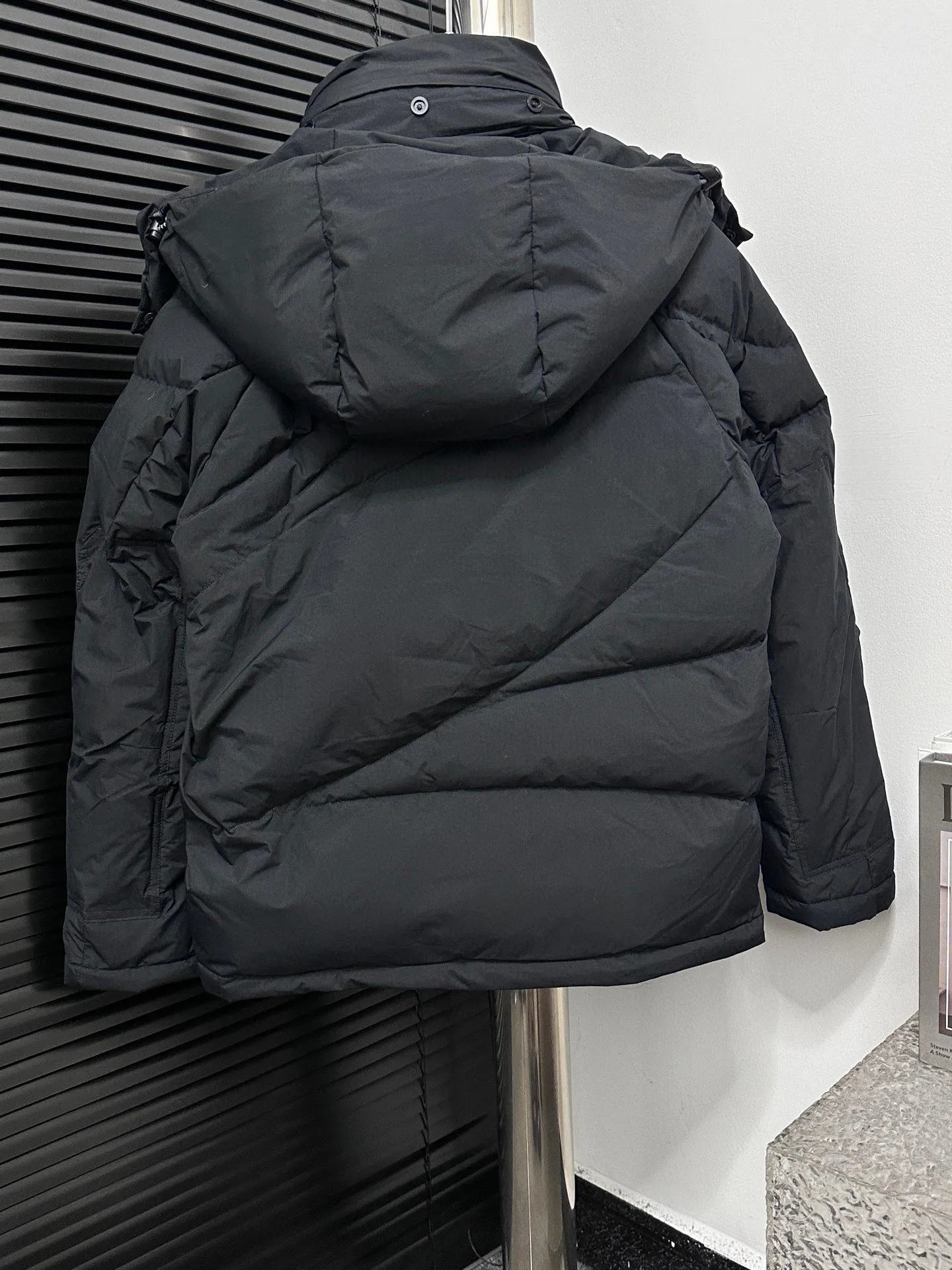 P1000 [moncler] Mengkou 2025 autumn and winter new down jacket. Original customized hardware accessories are all imported and original customization. Welcome to compare. Absolutely high quality. Use top 90 down. Super soft. Filled with fluffy and full feathers. Super heavy work. Fabric workmanship. Perfect version. Note⚠The fabric is super comfortable. Exclusive model. Non-market goods. Same style for men and women. Size: s-xxl