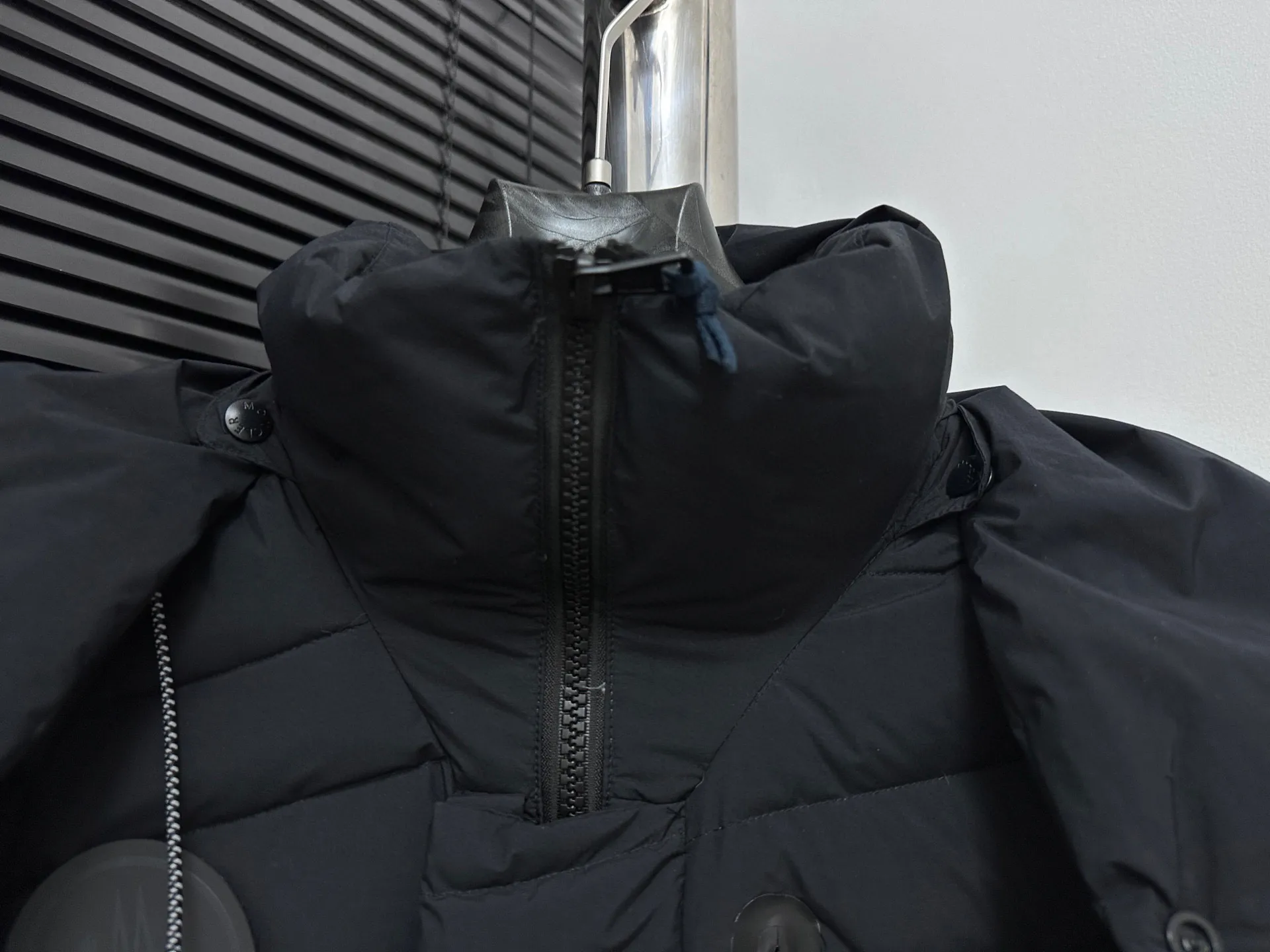 P1000 [moncler] Mengkou 2025 autumn and winter new down jacket. Original customized hardware accessories are all imported and original customization. Welcome to compare. Absolutely high quality. Use top 90 down. Super soft. Filled with fluffy and full feathers. Super heavy work. Fabric workmanship. Perfect version. Note⚠The fabric is super comfortable. Exclusive model. Non-market goods. Same style for men and women. Size: s-xxl