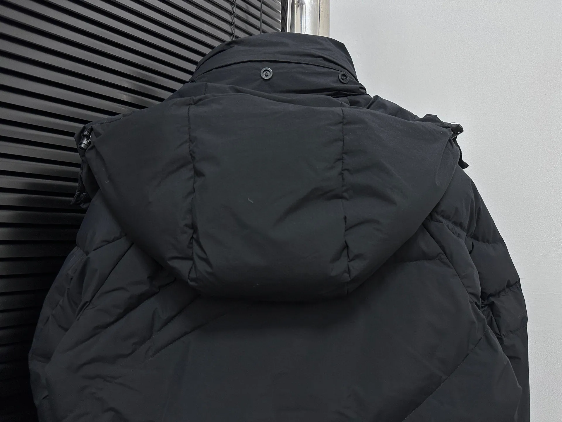 P1000 [moncler] Mengkou 2025 autumn and winter new down jacket. Original customized hardware accessories are all imported and original customization. Welcome to compare. Absolutely high quality. Use top 90 down. Super soft. Filled with fluffy and full feathers. Super heavy work. Fabric workmanship. Perfect version. Note⚠The fabric is super comfortable. Exclusive model. Non-market goods. Same style for men and women. Size: s-xxl