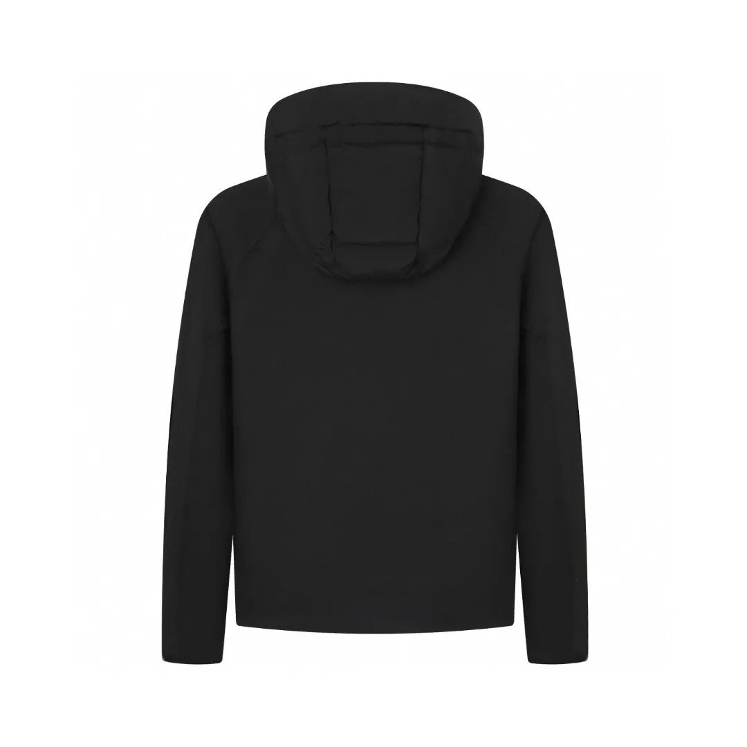 P730 [Exclusive supply] Moncler x RICK OWENS joint down jacket (black) The fabric is woven from fine long-staple cotton single yarn. Avoid static electricity and dust absorption due to friction. Through special additives or processes, fibers are less likely to get tangled into hair balls. Go for finer sanding and get an extremely fine touch like a peach finish. At the same time, it is famous for its high-quality white goose down filling, which has excellent thermal insulation effect. The main pattern uses a combination of imported environmentally friendly glue technology and three-dimensional flocking to outline sharp lines with fine glue, and the edges present a matte matte texture. Micro-three-dimensional flocking technology is used for the letters. Rick Owens' signature three-dimensional quilting technology combines laser cutting and hand-quilting to completely revolutionize the bulky feel of traditional down jackets. The slim silhouette combines sports functionality with the neat lines of high fashion. Customized two-way YKK zippers, reflective strips on the brim, hidden snow skirt design, and even the cuff ribs are 3D woven, taking into account outdoor protection and a comfortable fit for daily wear. Size:S-M-L-XL