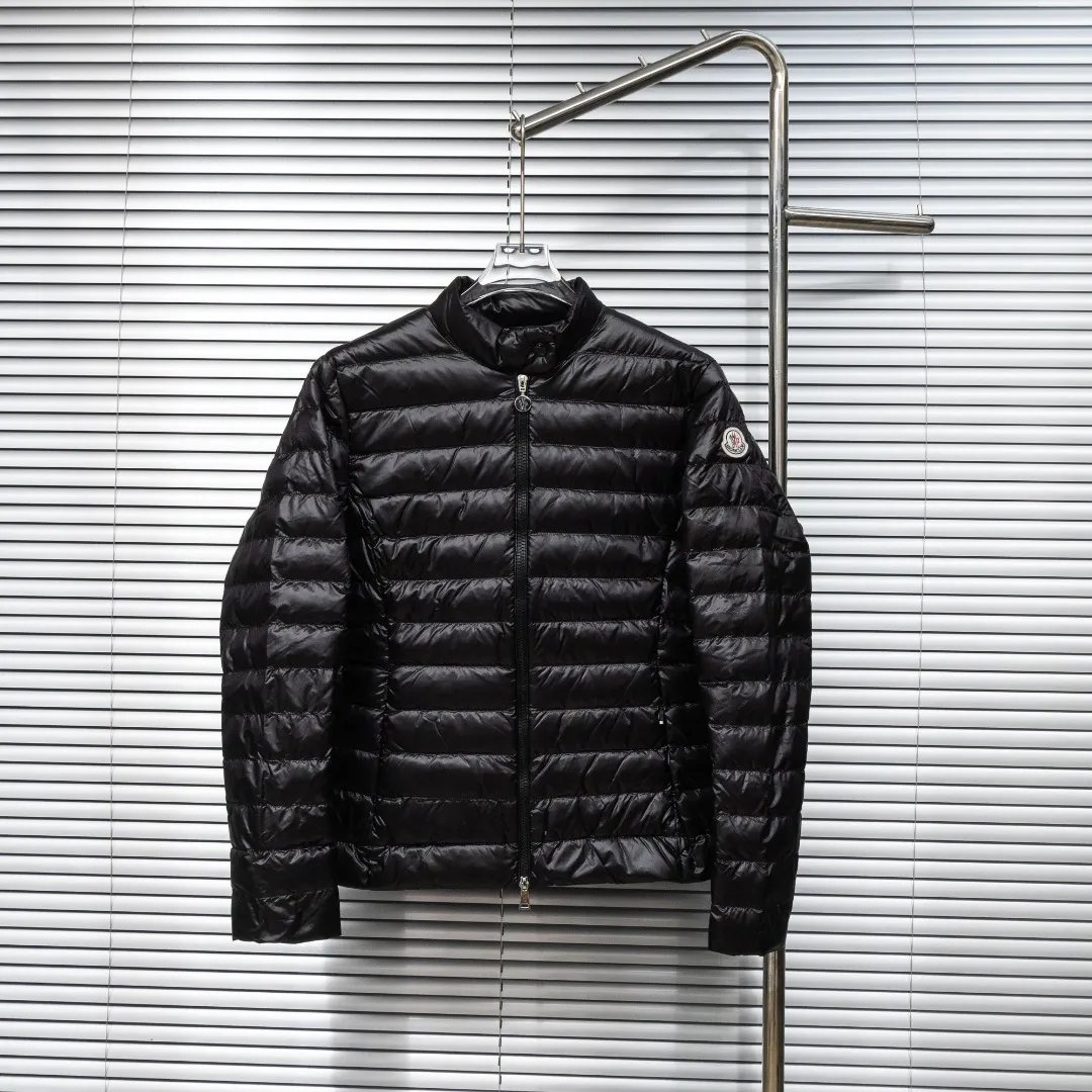 P720 top version (different currencies) Style: Moncler Moncler IGELLE series solid color zipper slim fit and thin waist rib down jacket (all made of national standard 90 goose down, sizes are all authentic digital sizes) Color: picture color Size: 1-2-3-4 Fabric: 90 goose down Accessories: full set of customized accessories No gender distinction, same style for men and women