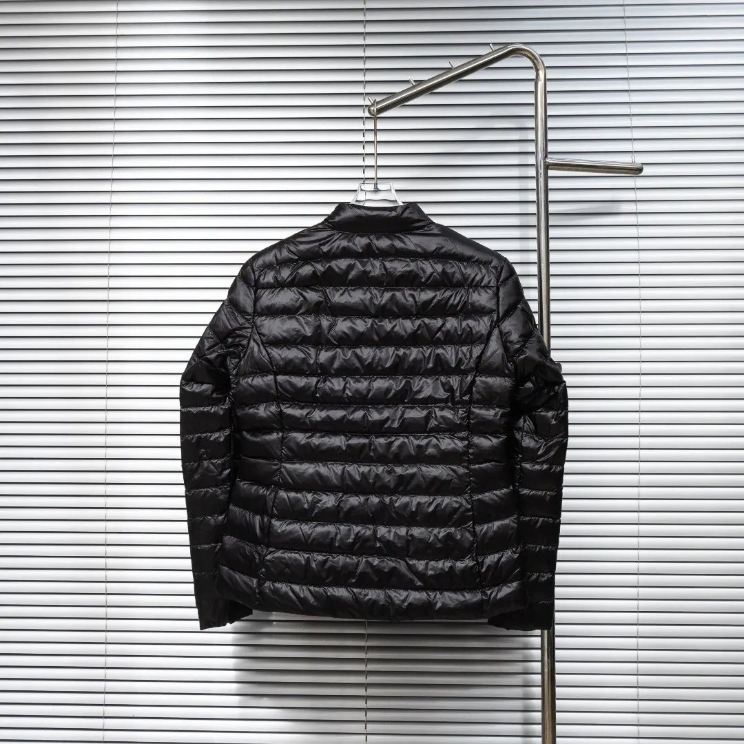 P720 top version (different currencies) Style: Moncler Moncler IGELLE series solid color zipper slim fit and thin waist rib down jacket (all made of national standard 90 goose down, sizes are all authentic digital sizes) Color: picture color Size: 1-2-3-4 Fabric: 90 goose down Accessories: full set of customized accessories No gender distinction, same style for men and women