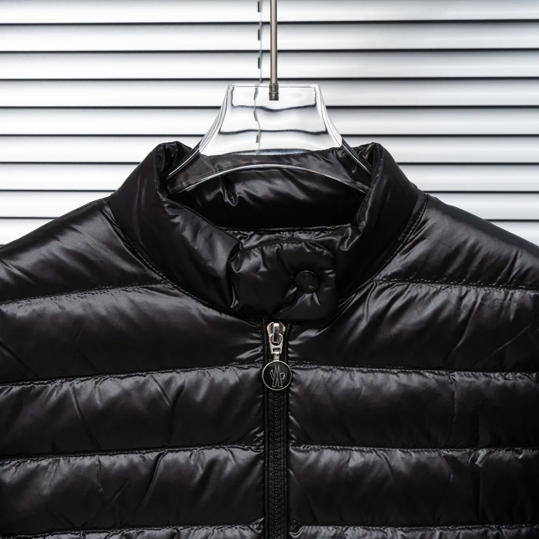 P720 top version (different currencies) Style: Moncler Moncler IGELLE series solid color zipper slim fit and thin waist rib down jacket (all made of national standard 90 goose down, sizes are all authentic digital sizes) Color: picture color Size: 1-2-3-4 Fabric: 90 goose down Accessories: full set of customized accessories No gender distinction, same style for men and women