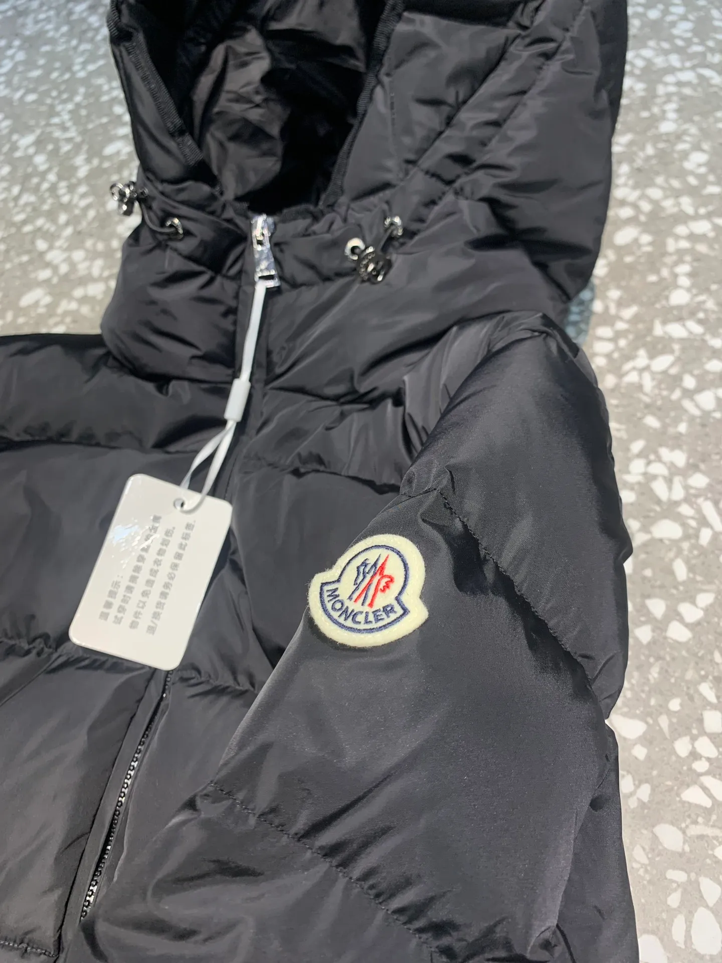 P820 ​​Moncler 2023🆕Short zippered hooded micro-label long-sleeved down jacket, matte fabric, waisted short style to make you look slimmer Color: black, white Size: 1234