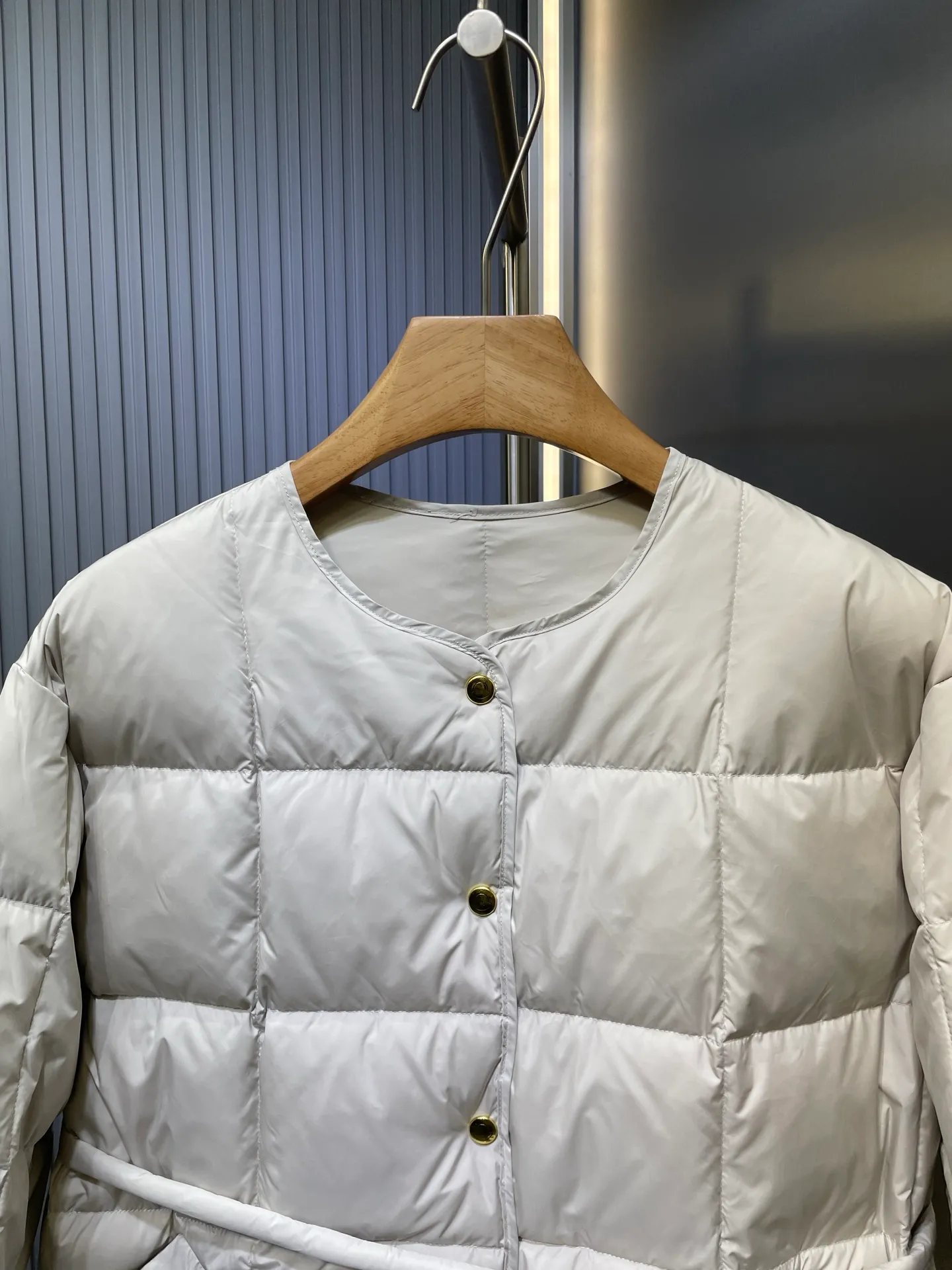 P710 moncler🌟 Bread down jacket, high-definition matte fabric, national standard down filling, light and warm fabric, very thick and fluffy, super clean apricot color, versatile black, really good-looking, molded hardware, perfect details, this year's super popular bread jacket style, super strappy upper body, classic version interpretation of autumn and winter layering style, warm weapon size: s m l