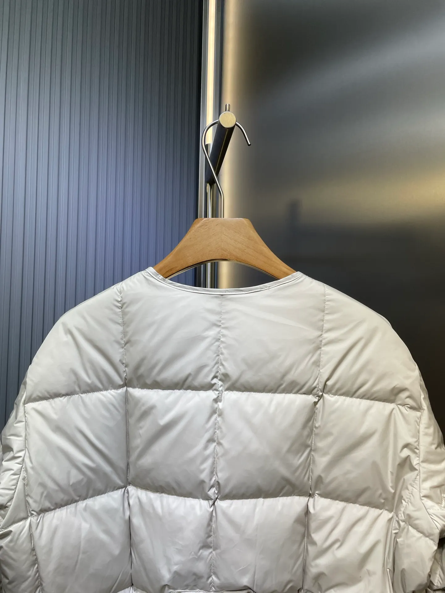 P710 moncler🌟 Bread down jacket, high-definition matte fabric, national standard down filling, light and warm fabric, very thick and fluffy, super clean apricot color, versatile black, really good-looking, molded hardware, perfect details, this year's super popular bread jacket style, super strappy upper body, classic version interpretation of autumn and winter layering style, warm weapon size: s m l