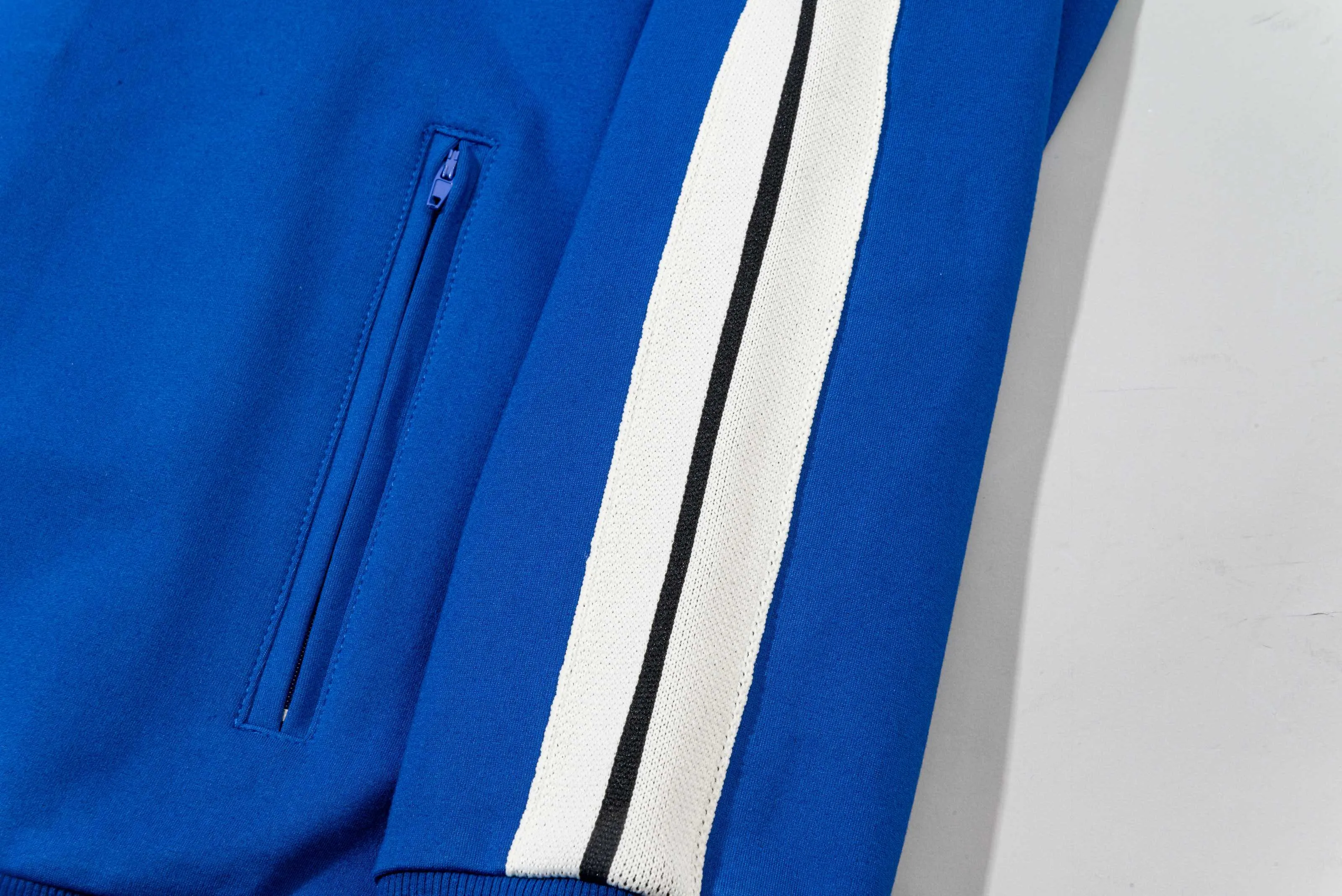 P270 MONCLER/muzzle Customized fabric suit casual sweatpants Simple side webbing splicing technology brand small chapter logo LOGO Official synchronization High version High quality Fashion personality Versatile trend Pure original quality Original fabric Hang tag Collar label Washed wheat Complete three standards Color: Black. Blue. Gray. Size: S-2XL