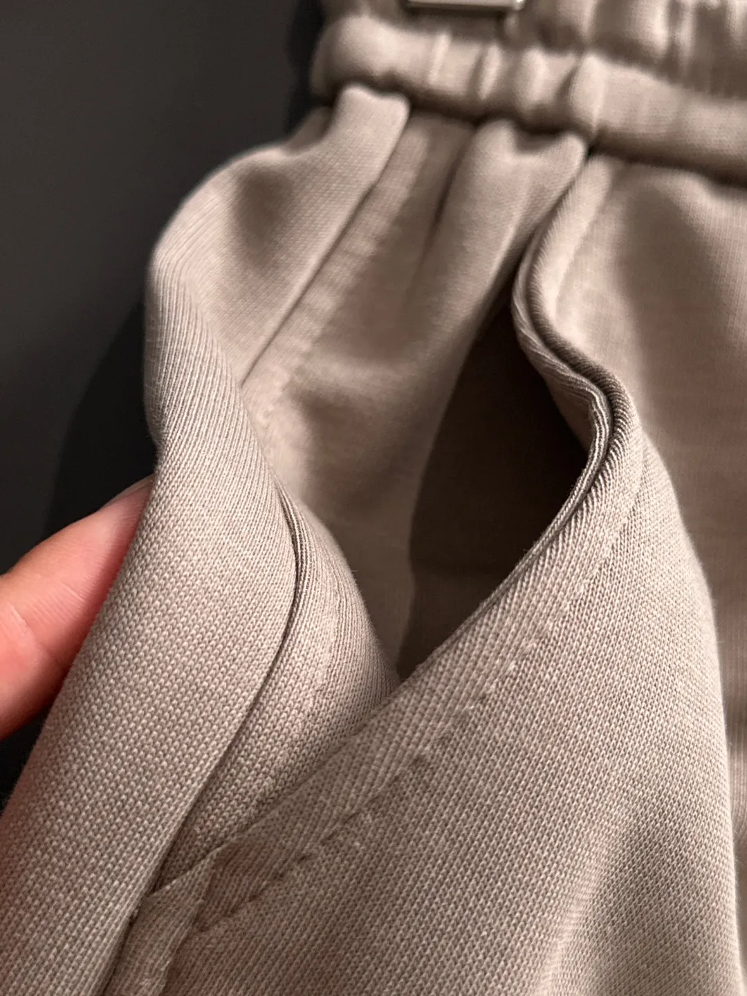 Shipped in 2-3 days P360 MONCLER/Mongolian Exclusive first release of 25ss autumn and winter new high-quality trousers Compare real-life details at will A perfect choice for autumn and winter. A must-have item. Sizes: M to 4XL (please state your height and weight when placing an order)