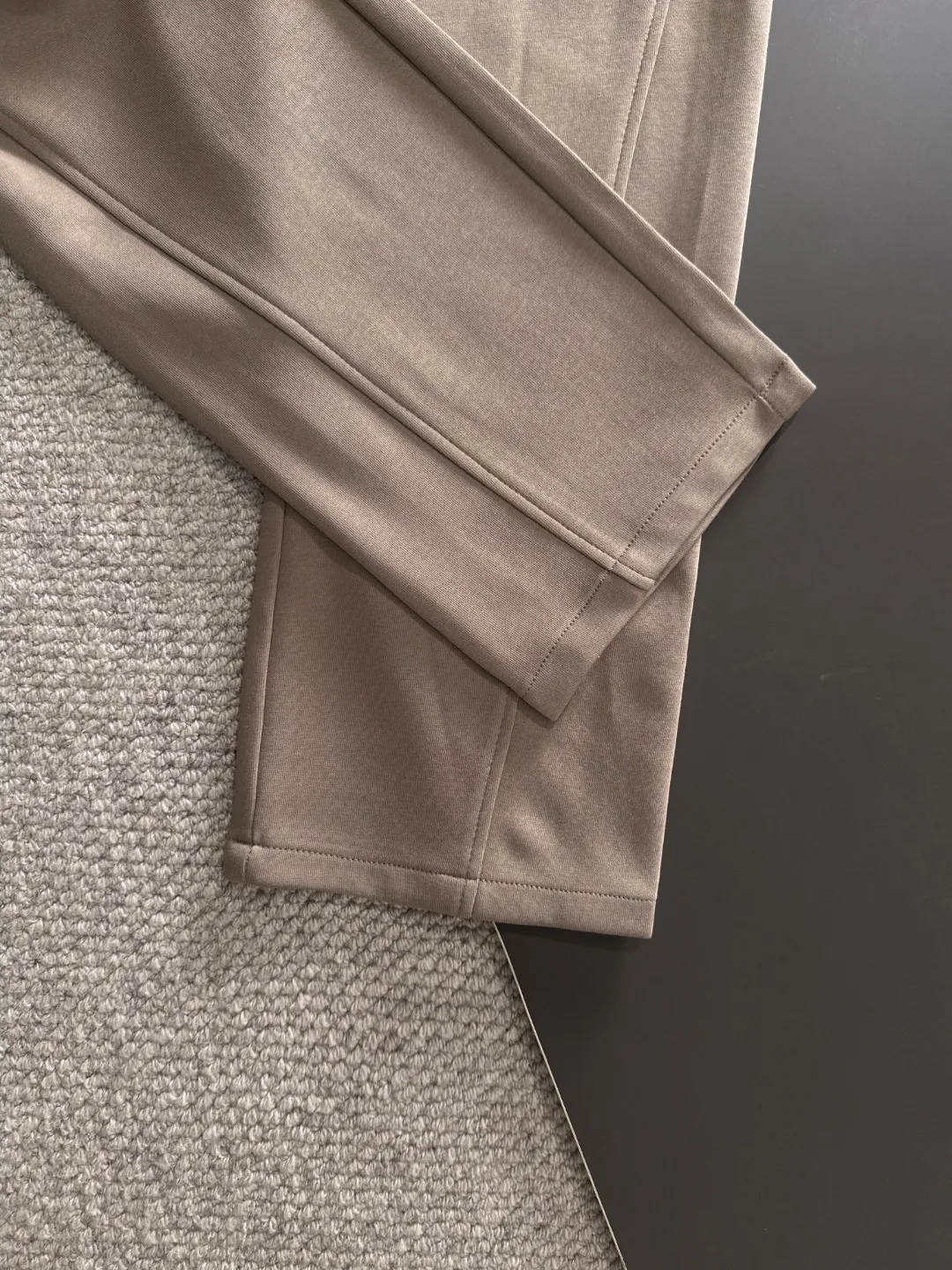 Shipped in 2-3 days P360 MONCLER/Mongolian Exclusive first release of 25ss autumn and winter new high-quality trousers Compare real-life details at will A perfect choice for autumn and winter. A must-have item. Sizes: M to 4XL (please state your height and weight when placing an order)