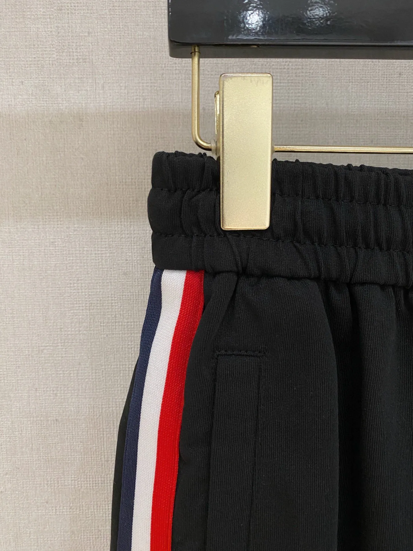 P560 Brand [MONCLER Mouth Covered] 2025 round neck short-sleeved shorts suit. The pure cotton fabric upper body will not be stuffy, the smooth and comfortable skin-friendly effect is more breathable, the fabric has its own texture, classic logo technology, a new interpretation from a unique angle, the first choice for fashion and versatility! Size: M-3XL (maximum wear: 190 pounds)
