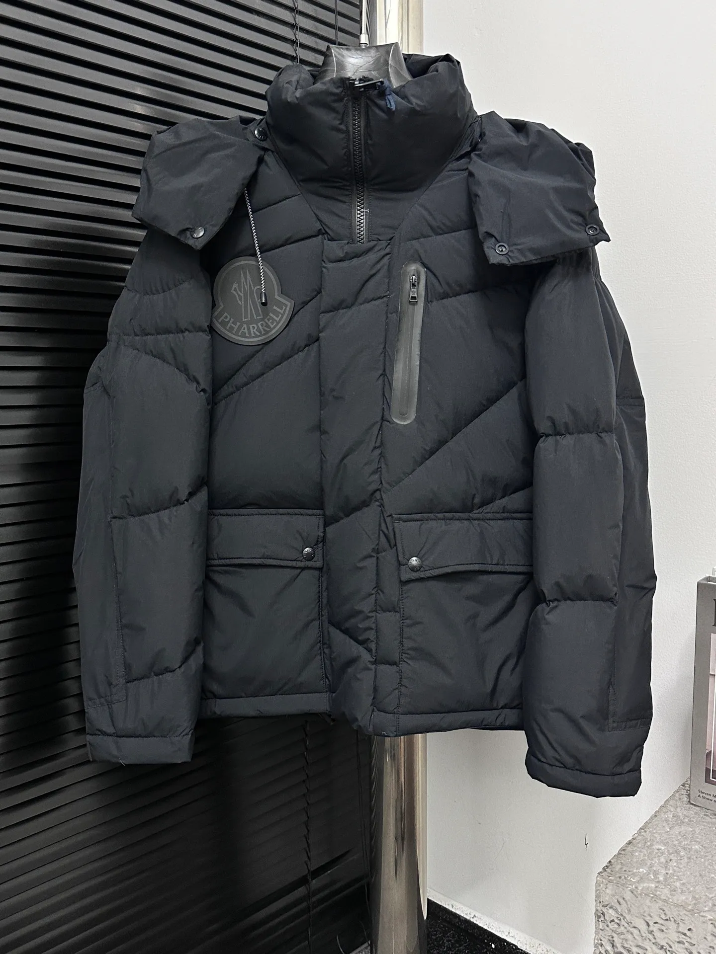 P1000 [moncler] Mengkou 2025 autumn and winter new down jacket. Original customized hardware accessories are all imported and original customization. Welcome to compare. Absolutely high quality. Use top 90 down. Super soft. Filled with fluffy and full feathers. Super heavy work. Fabric workmanship. Perfect version. Note⚠The fabric is super comfortable. Exclusive model. Non-market goods. Same style for men and women. Size: s-xxl