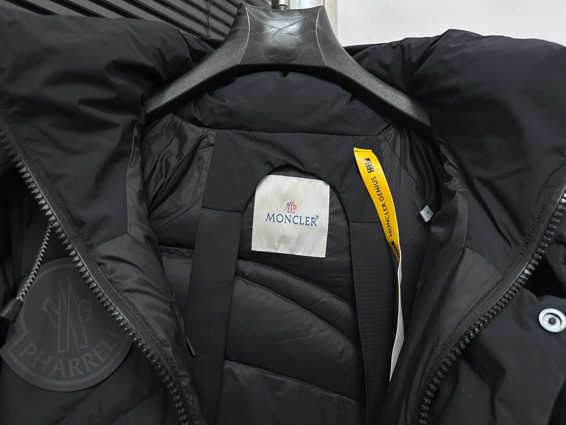 P1000 [moncler] Mengkou 2025 autumn and winter new down jacket. Original customized hardware accessories are all imported and original customization. Welcome to compare. Absolutely high quality. Use top 90 down. Super soft. Filled with fluffy and full feathers. Super heavy work. Fabric workmanship. Perfect version. Note⚠The fabric is super comfortable. Exclusive model. Non-market goods. Same style for men and women. Size: s-xxl