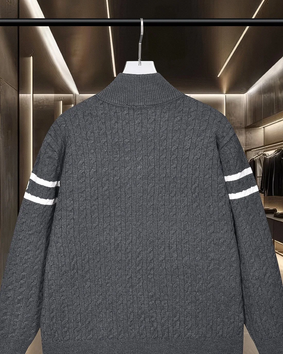 P416 Moncler/muzzle 25Fw classic down spliced ​​stand-up collar sweater cotton woolen sweater jacket 2025FW official website new original fabric official same style selected sweater customization imported wool fabric high-end version, counter custom fabric High breathability and comfort, precision production, impeccable detail processing, ✅customized logo engraved buttons, complete three labels. Brand element design concept reflects high quality. It feels delicate and soft! Presenting a casual cut, the upper body shape is great 🐍 Color; black and gray Size: S-XL