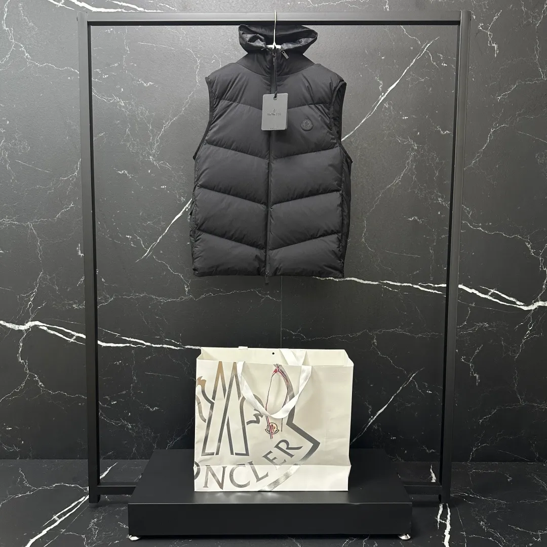 P800 𝑴𝒐𝒏𝒄𝒍𝒆𝒓｜Moncler/Moncler 25𝒔𝒔 Guersac autumn and winter new twill craft hooded [removable hood] light luxury fashionable down vest for men and women #T48# 𝑺𝒊𝒛𝒆：𝟭# 𝟮# 𝟯# 𝟰# 𝟱# Product color: black, beige
