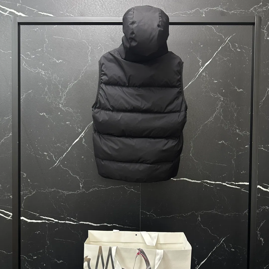 P800 𝑴𝒐𝒏𝒄𝒍𝒆𝒓｜Moncler/Moncler 25𝒔𝒔 Guersac autumn and winter new twill craft hooded [removable hood] light luxury fashionable down vest for men and women #T48# 𝑺𝒊𝒛𝒆：𝟭# 𝟮# 𝟯# 𝟰# 𝟱# Product color: black, beige