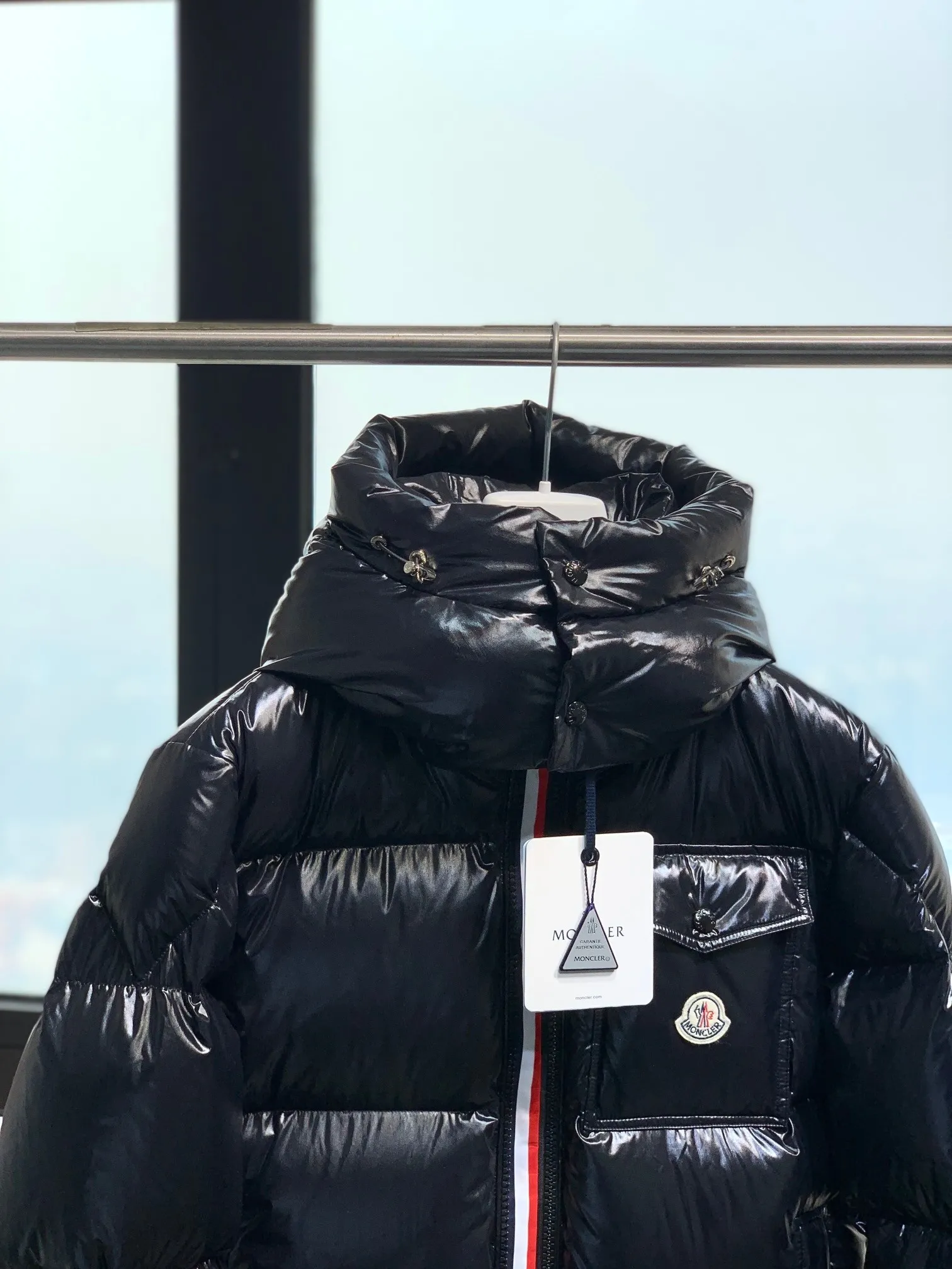 P740, moncler muzzle, 2025fw new ribbon hooded down jacket, on sale at the counter simultaneously, customized fabric, 90% white goose down filling inside, warm and comfortable, double front zipper design, two zipper styles, detachable hood, complete three-label accessories, top version, same style for men and women, black, size: 1-5,