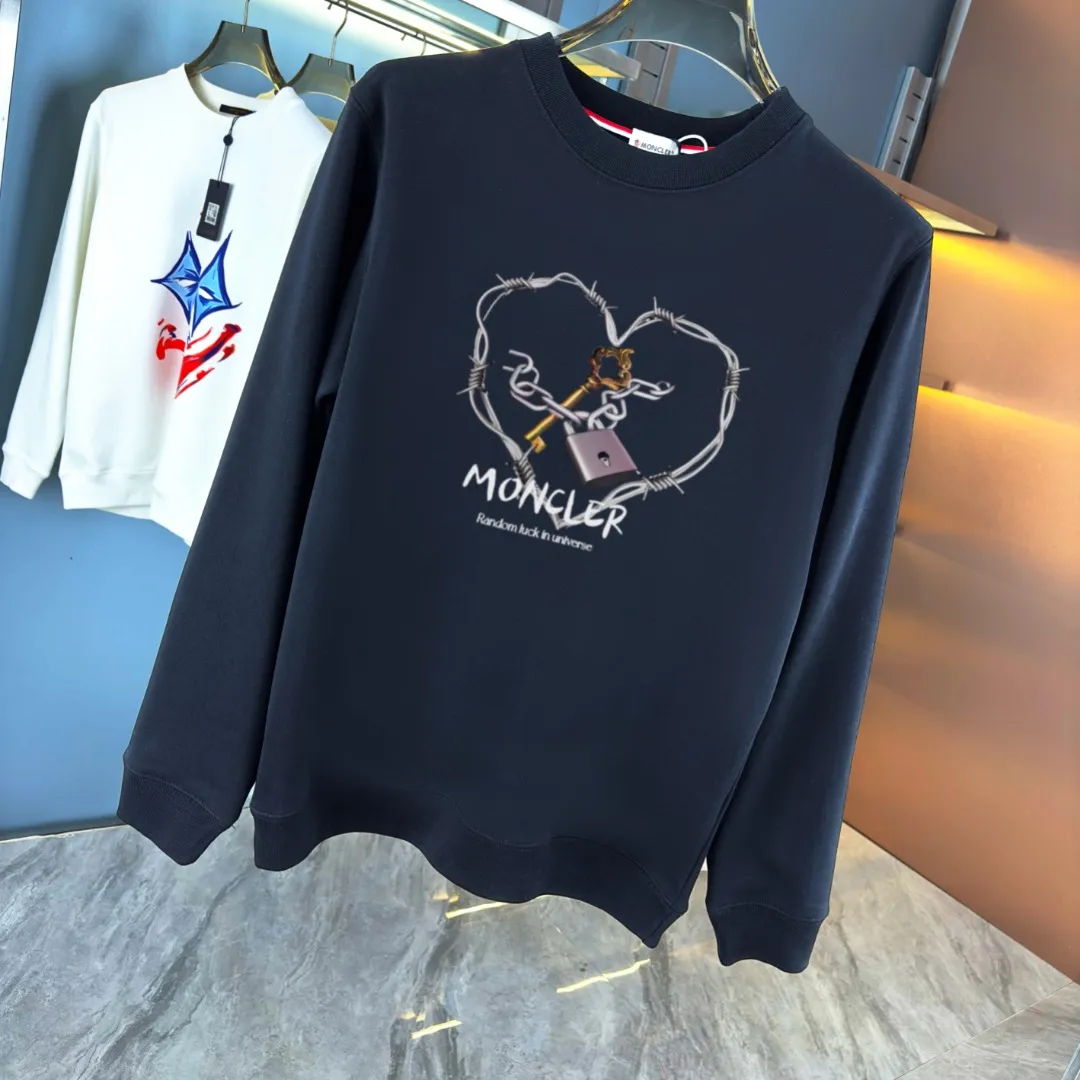 P210 High-version sweatshirt) [Long-term stock] 〖𝐌𝐎𝐍𝐂𝐋𝐄𝐑~Mask〗 Made of 440g heavy-weight fabric. It is different from the market currency. It can be matched with any variety and is properly handsome. 😎The whole dress is made of double waistcoats. The double waistcoats make the whole dress more three-dimensional. Not ordinary factories can do such fine work. 2025 Spring runway version of the T stage, on sale at the counter, round neck terry sweatshirt, high-end double-strand pure cotton, custom-made stretch ribs, dyed in the same vat, complete with three standards, matched with exquisite embroidered LOGO on the chest, simple and advanced, same style for men and women. Color: black, apricot, white, size: S M L XL 2XL