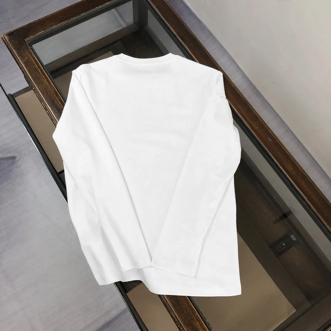 P180, a non-off-the-shelf model, you can trust it. Moncler printed long-sleeved T-shirt, 240g breathable cotton fabric, very soft and comfortable texture, does not shrink, does not deform, does not ball), can be worn alone as a base layer. Original customized accessories, collar label, care mark, hangtag, packaging (perfect details) Color: White Black Size: XS S M L