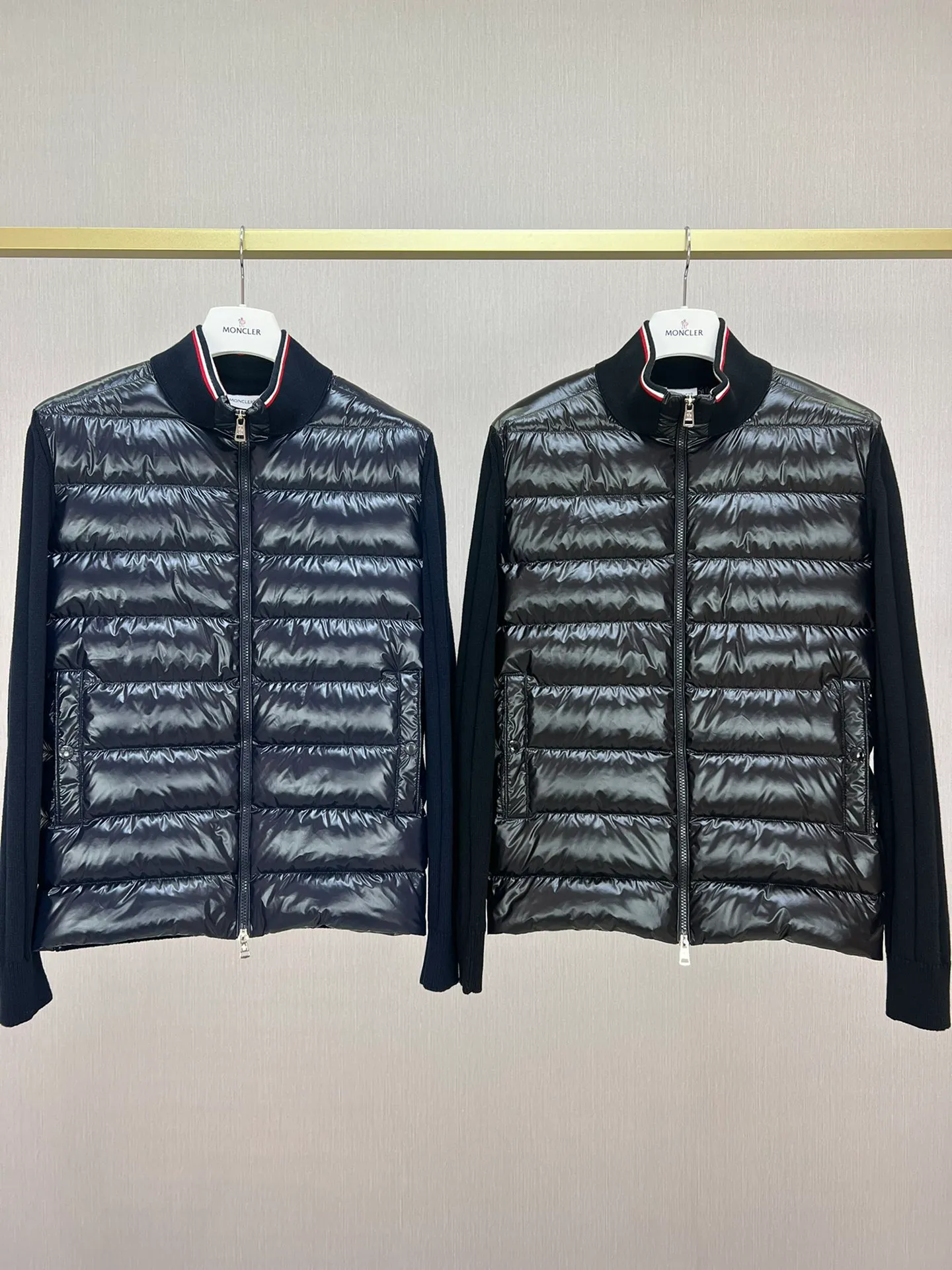 P680 is worn in Milan Moncler/Moncler 23 men's stand-up collar three-color cotton zipper cardigan, new spliced ​​down warm sweater, versatile European design style, unique and fashionable! Comfortable, breathable and warm! Color: black, blue, Size: M, L, XL, XXL, XXXL,