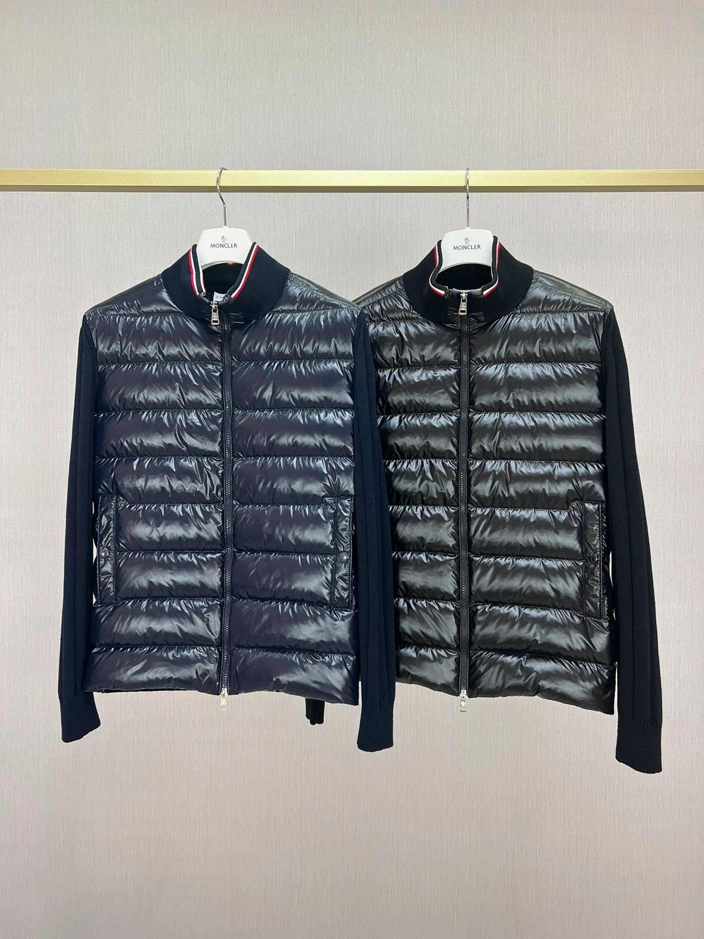 P680 is worn in Milan Moncler/Moncler 23 men's stand-up collar three-color cotton zipper cardigan, new spliced ​​down warm sweater, versatile European design style, unique and fashionable! Comfortable, breathable and warm! Color: black, blue, Size: M, L, XL, XXL, XXXL,