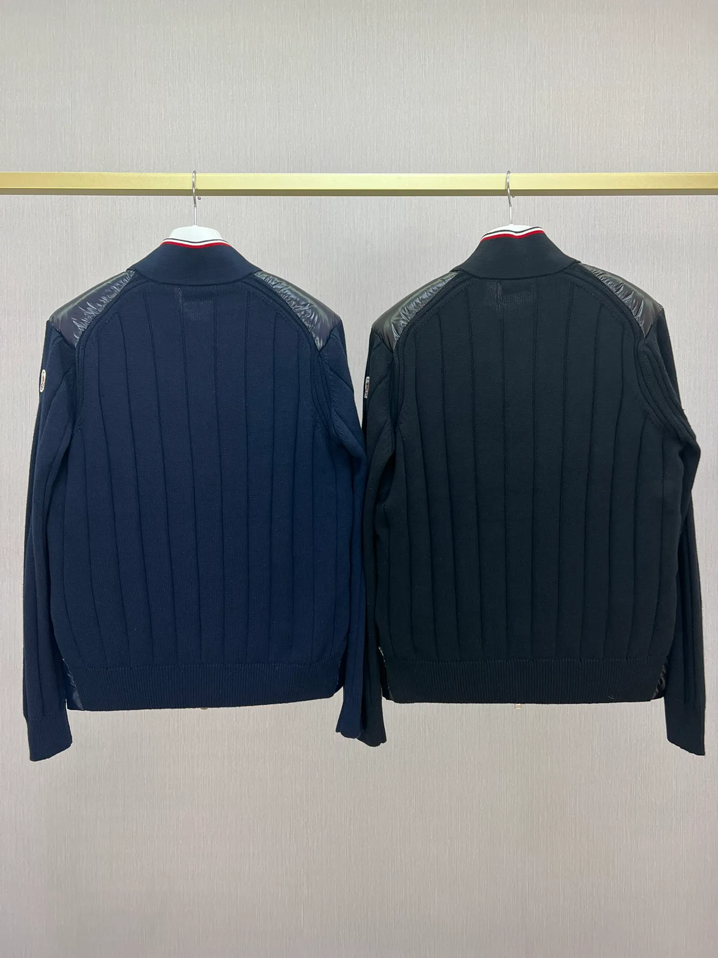 P680 is worn in Milan Moncler/Moncler 23 men's stand-up collar three-color cotton zipper cardigan, new spliced ​​down warm sweater, versatile European design style, unique and fashionable! Comfortable, breathable and warm! Color: black, blue, Size: M, L, XL, XXL, XXXL,